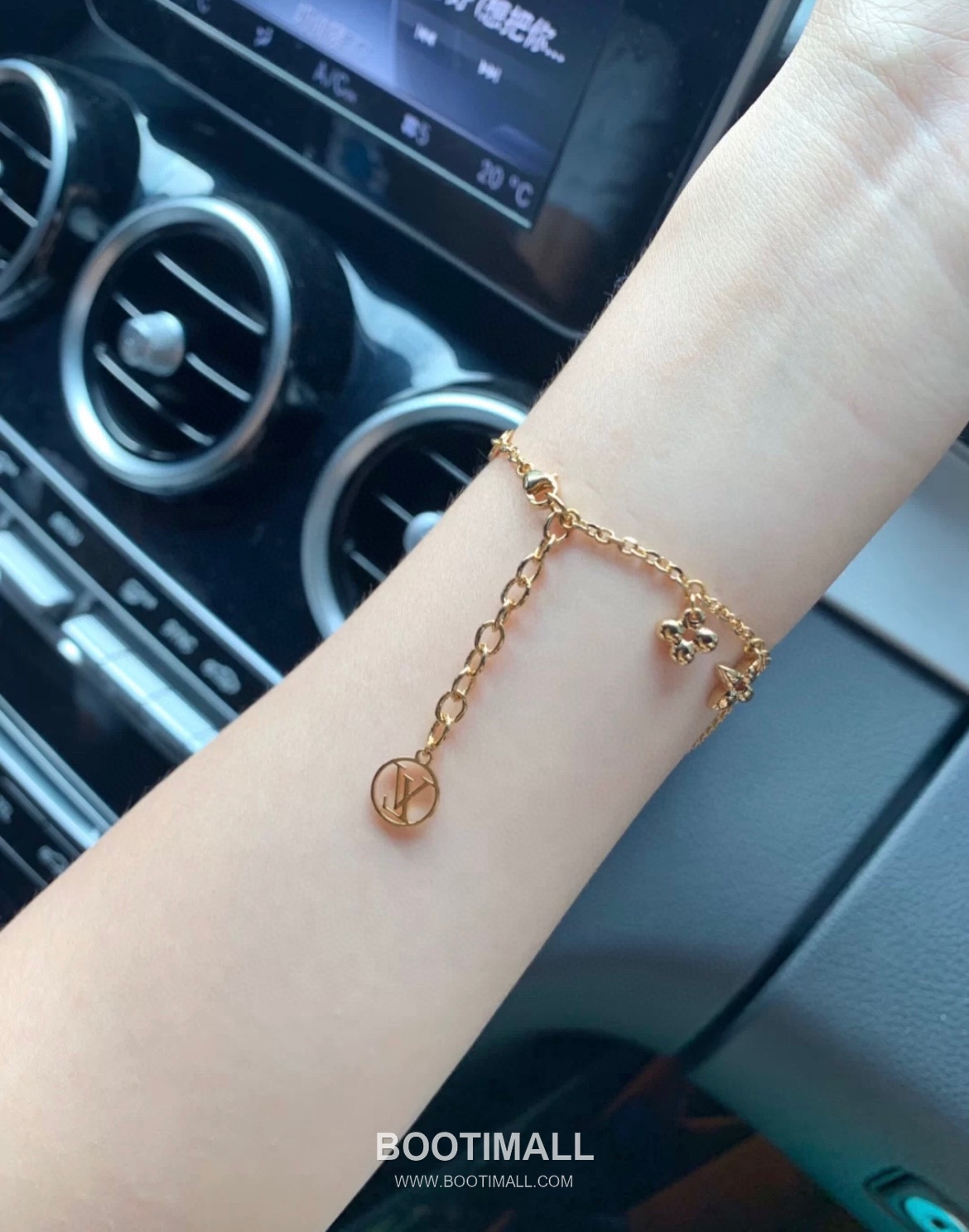 Louis Vuitton Blooming Brass Gold Plated Necklace with Flower Monogram Pendant 루이비통 블루밍 황동 골드도금 네클리스 플라워 모노그램 펜던트 9