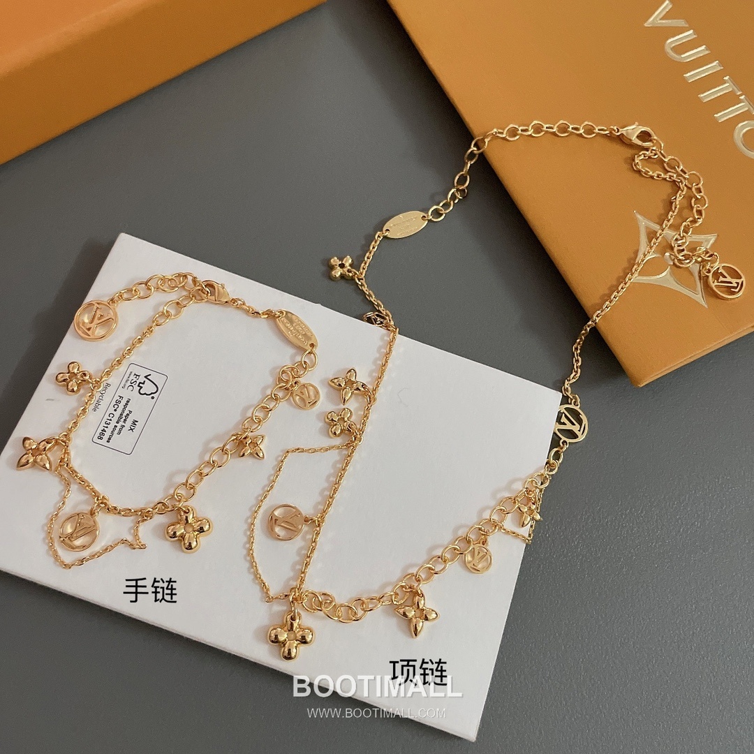 Louis Vuitton Blooming Brass Gold Plated Necklace with Flower Monogram Pendant 루이비통 블루밍 황동 골드도금 네클리스 플라워 모노그램 펜던트 18