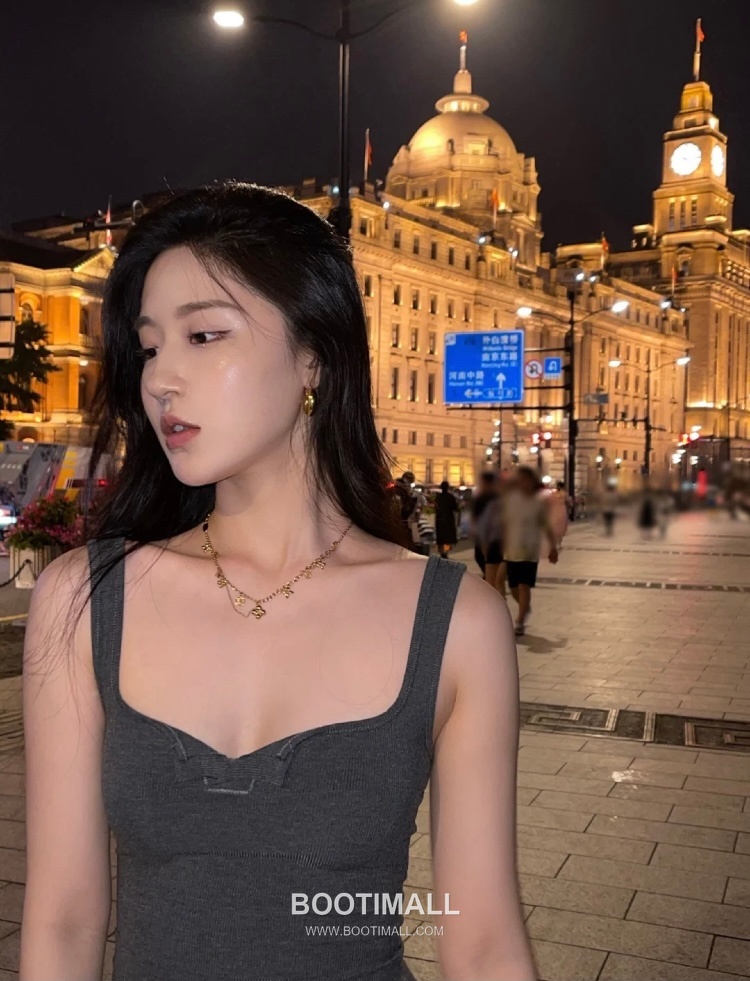 Louis Vuitton Blooming Brass Gold Plated Necklace with Flower Monogram Pendant 루이비통 블루밍 황동 골드도금 네클리스 플라워 모노그램 펜던트 21