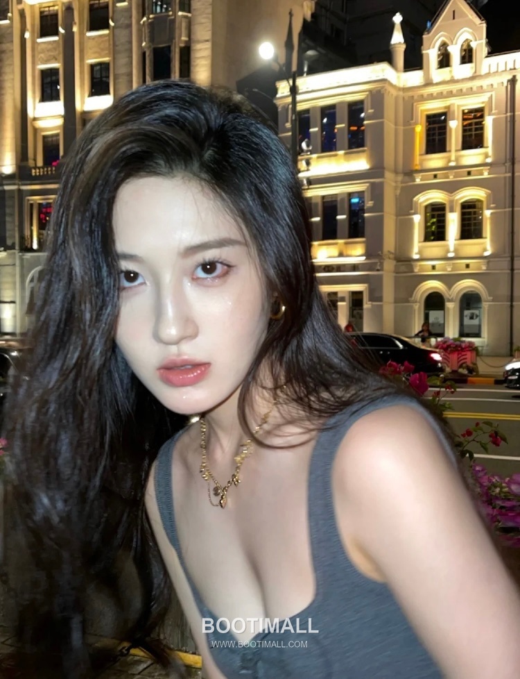 Louis Vuitton Blooming Brass Gold Plated Necklace with Flower Monogram Pendant 루이비통 블루밍 황동 골드도금 네클리스 플라워 모노그램 펜던트 22