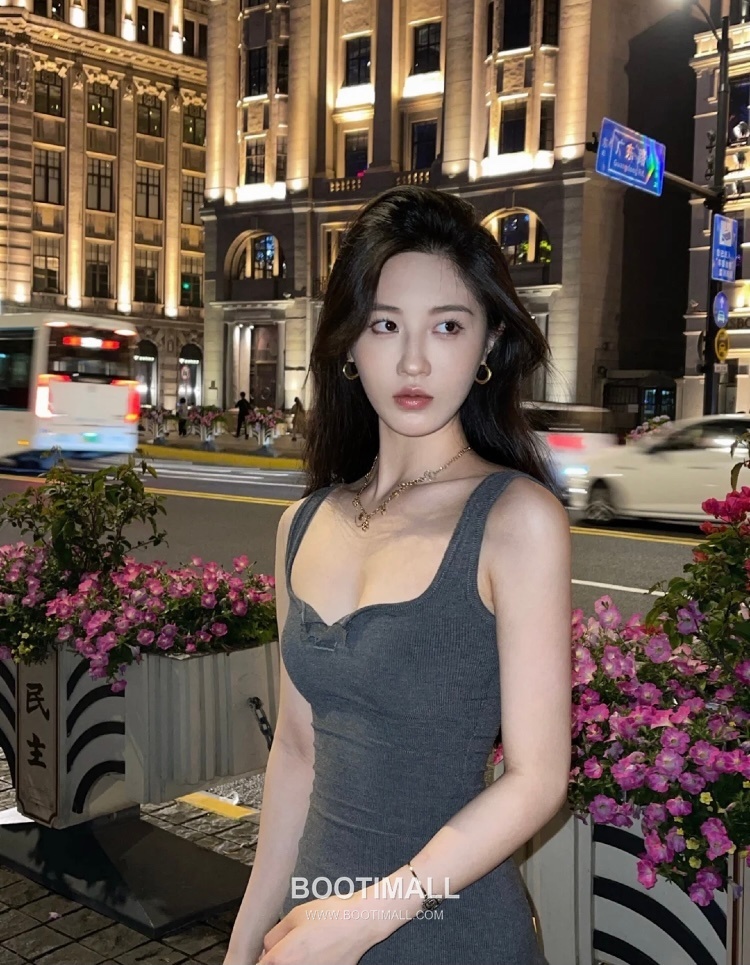 Louis Vuitton Blooming Brass Gold Plated Necklace with Flower Monogram Pendant 루이비통 블루밍 황동 골드도금 네클리스 플라워 모노그램 펜던트 23