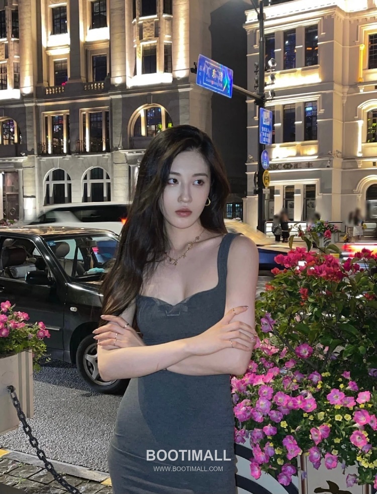 Louis Vuitton Blooming Brass Gold Plated Necklace with Flower Monogram Pendant 루이비통 블루밍 황동 골드도금 네클리스 플라워 모노그램 펜던트 24