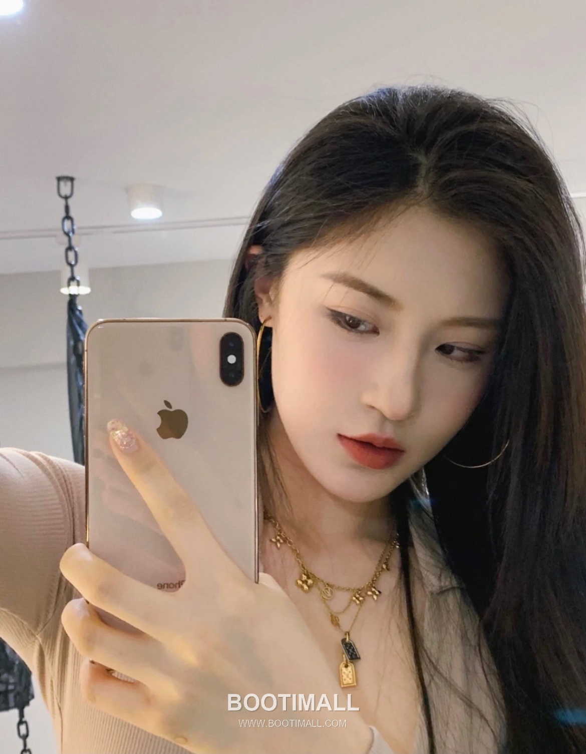 Louis Vuitton Blooming Brass Gold Plated Necklace with Flower Monogram Pendant 루이비통 블루밍 황동 골드도금 네클리스 플라워 모노그램 펜던트 26