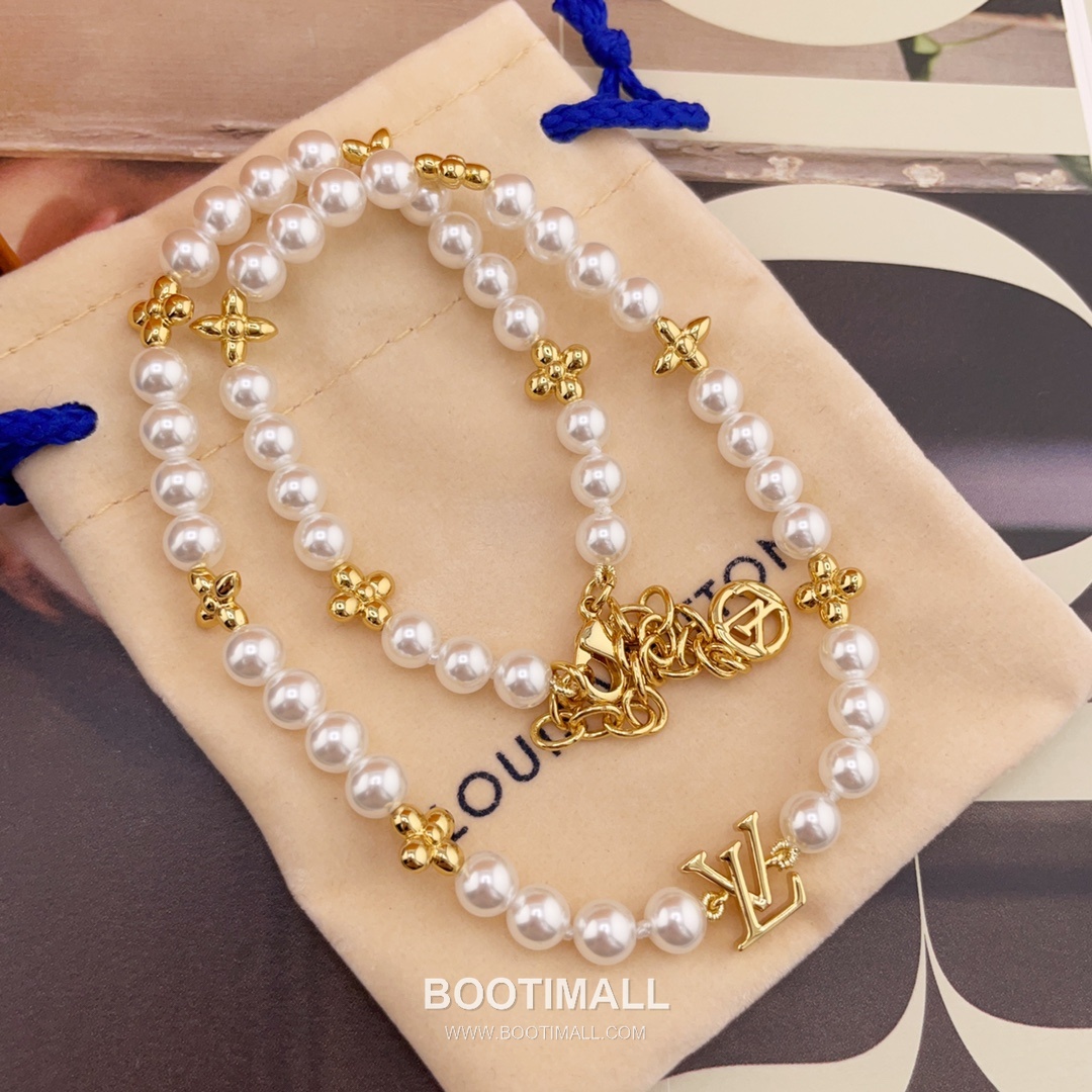 Louis Vuitton Flower Pearl Brass Gold Plated Necklace with Monogram Pendant 루이비통 플라워 펄 황동 골드도금 네클리스 모노그램 펜던트 6