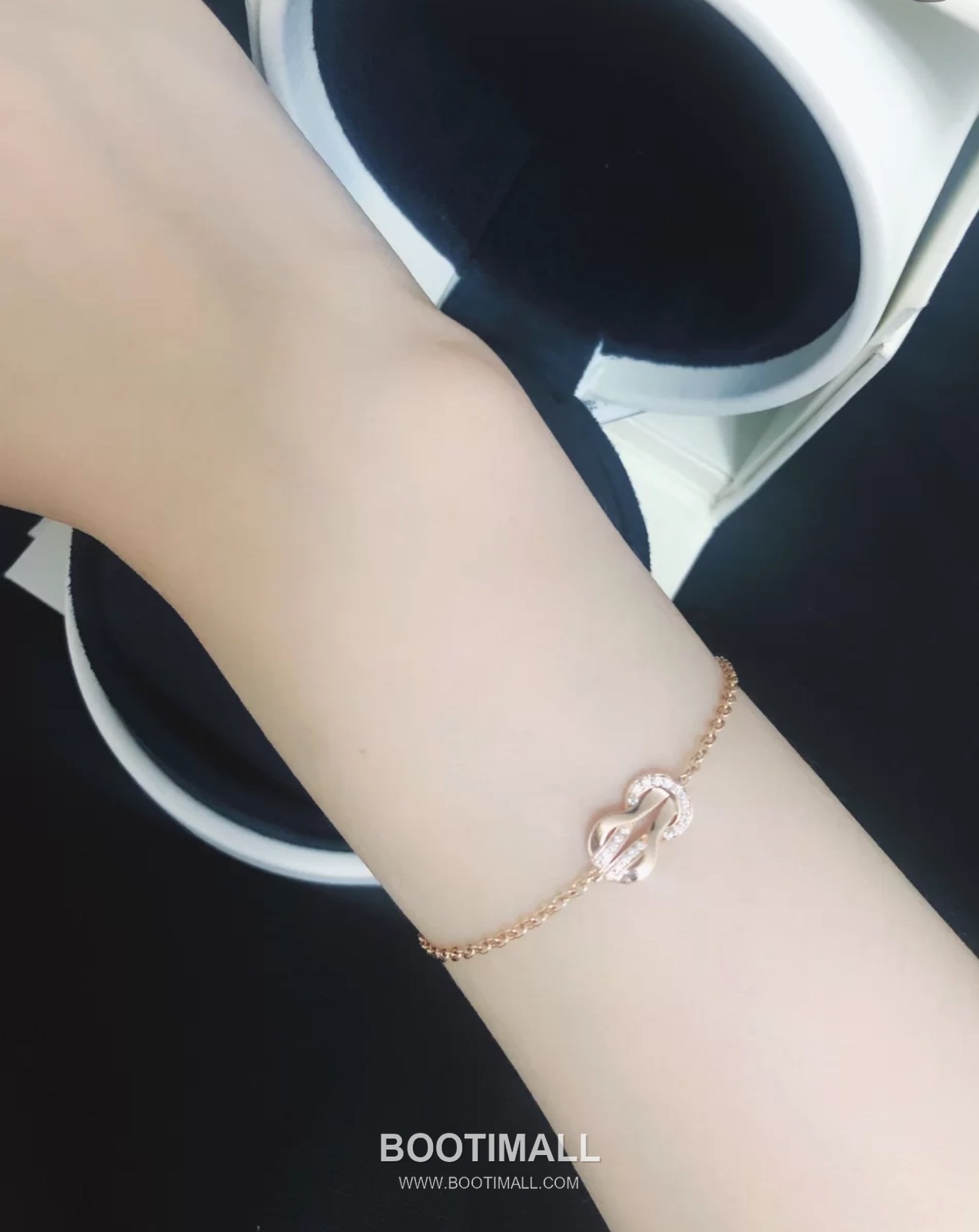 Fred Chance Infinie Brass Gold Plated Necklace with Infinity Knot Pendant 프레드 샹스 인피니 황동 골드도금 네클리스 인피니티 매듭 펜던트 5