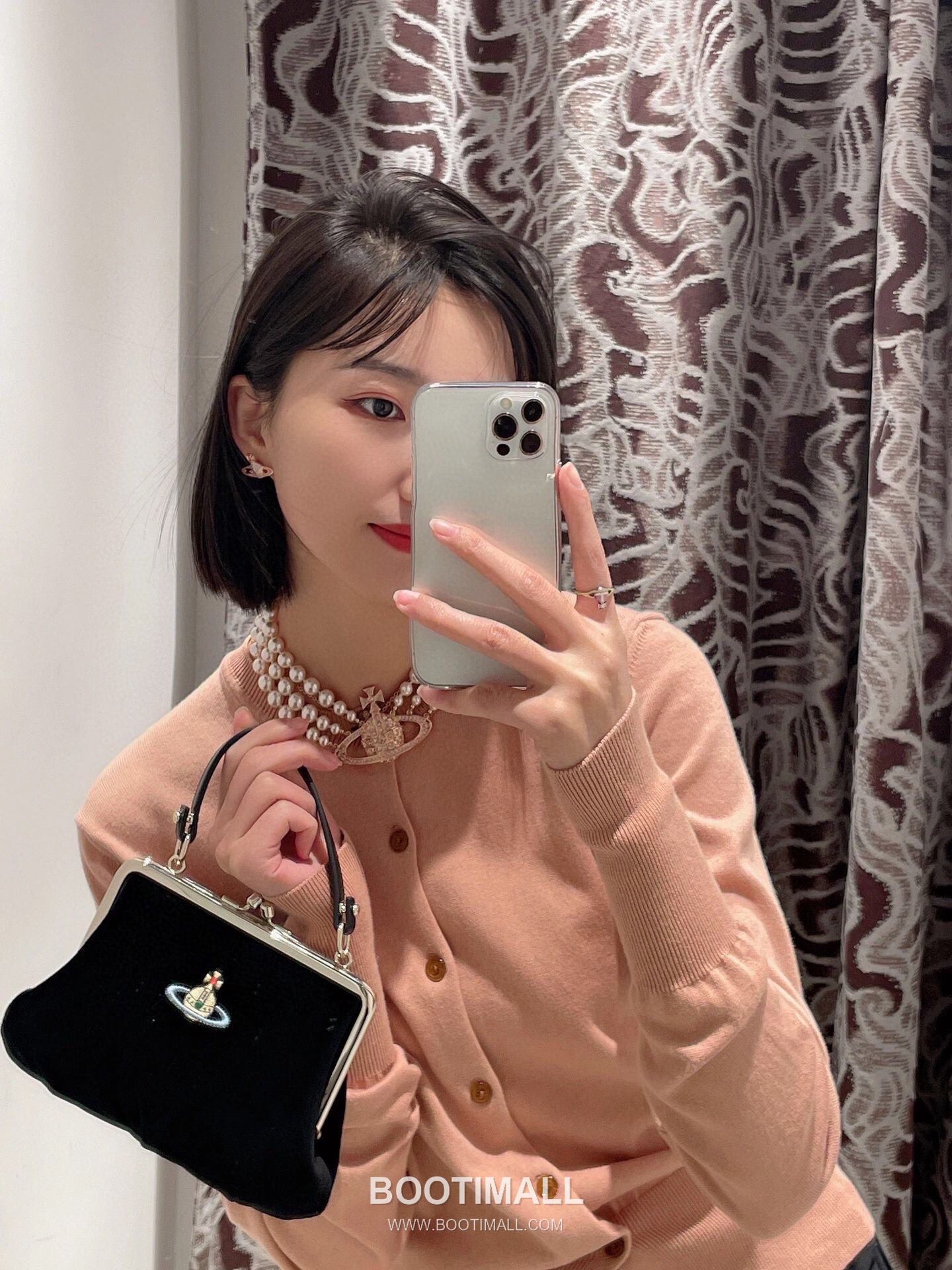 Vivienne Westwood Orb Crown Enamel Crystal Brass Gold Plated Stud Earring with Pink White Detail 비비안웨스트우드 오브 크라운 에나멜 크리스탈 황동 골드도금 스터드 이어링 핑크 화이트 디테일 1