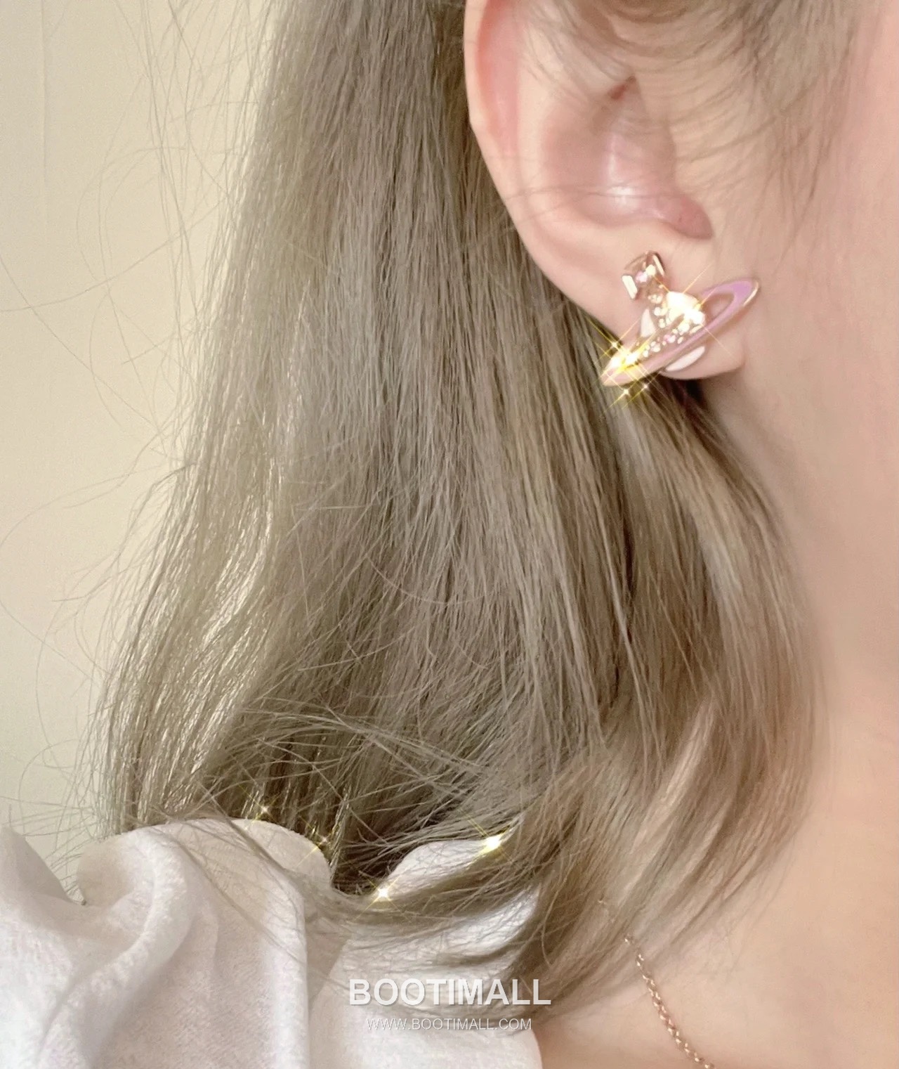 Vivienne Westwood Orb Crown Enamel Crystal Brass Gold Plated Stud Earring with Pink White Detail 비비안웨스트우드 오브 크라운 에나멜 크리스탈 황동 골드도금 스터드 이어링 핑크 화이트 디테일 3