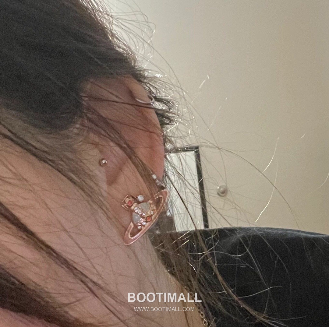 Vivienne Westwood Orb Crown Enamel Crystal Brass Gold Plated Stud Earring with Pink White Detail 비비안웨스트우드 오브 크라운 에나멜 크리스탈 황동 골드도금 스터드 이어링 핑크 화이트 디테일 16