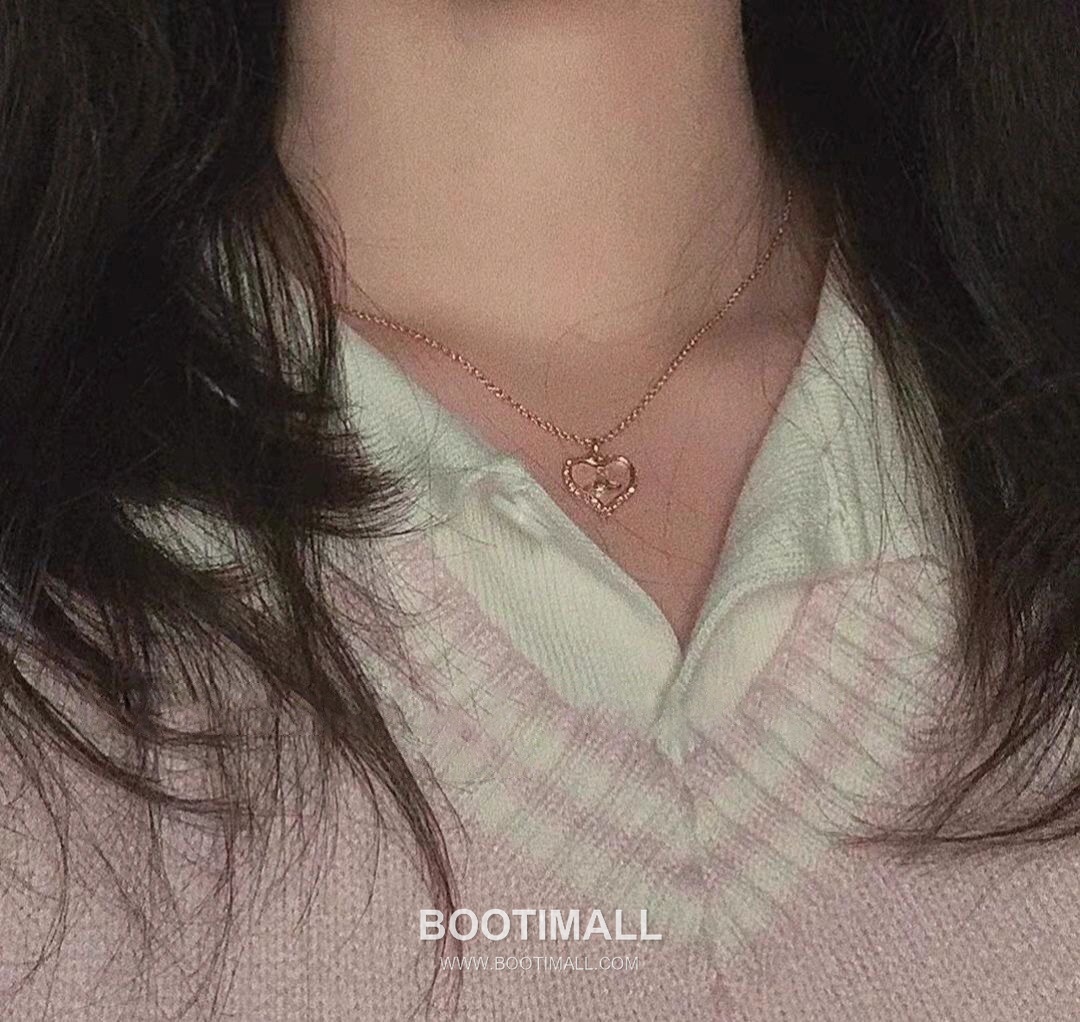 Vivienne Westwood Heart Orb Crystal Brass Gold Plated Necklace with Saturn Pendant 비비안웨스트우드 하트 오브 크리스탈 황동 골드도금 네클리스 새턴 펜던트 3