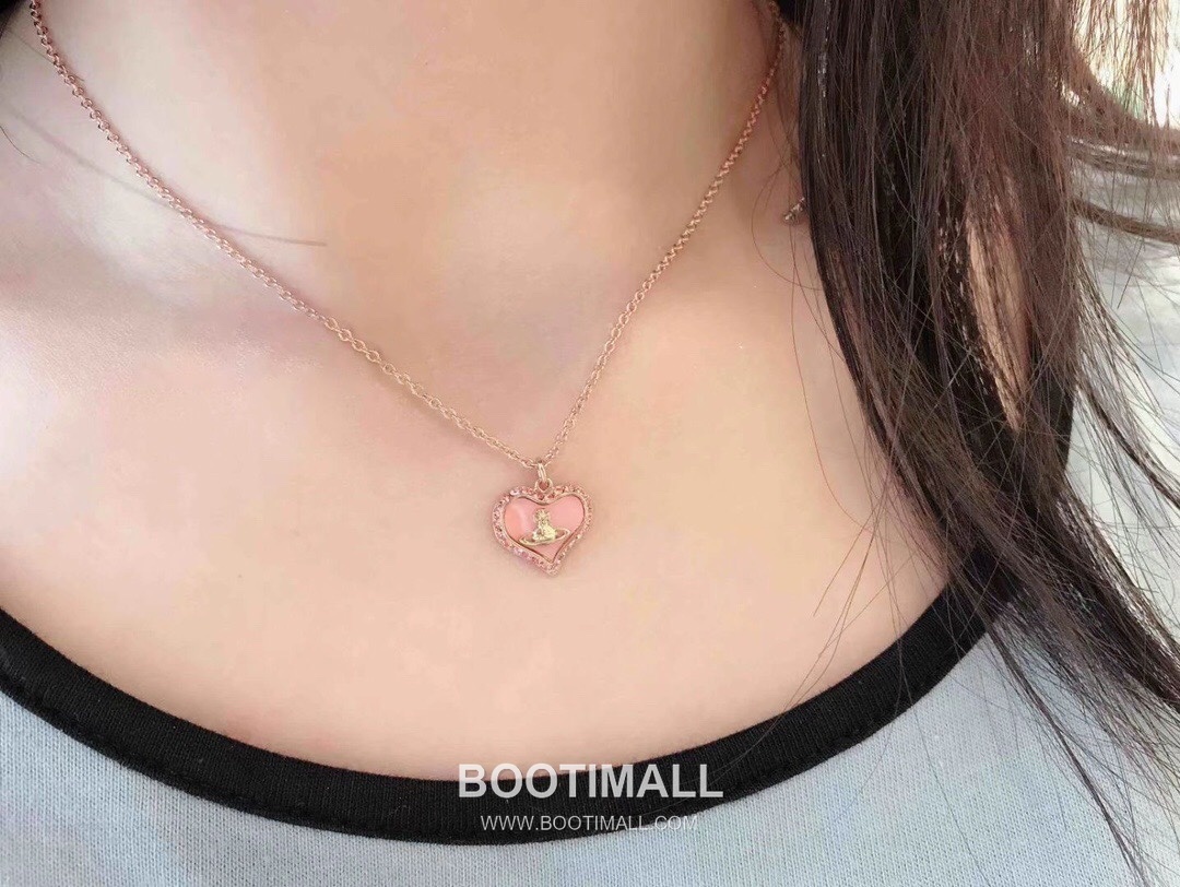 Vivienne Westwood Heart Orb Crystal Brass Gold Plated Necklace with Saturn Pendant 비비안웨스트우드 하트 오브 크리스탈 황동 골드도금 네클리스 새턴 펜던트 4