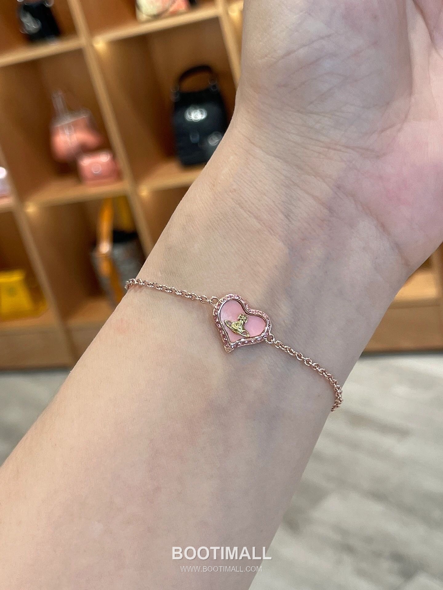 Vivienne Westwood Heart Orb Crystal Brass Rose Gold Plated Bracelet with Saturn Pendant 비비안웨스트우드 하트 오브 크리스탈 황동 로즈골드 도금 브레이슬릿 새턴 펜던트 3