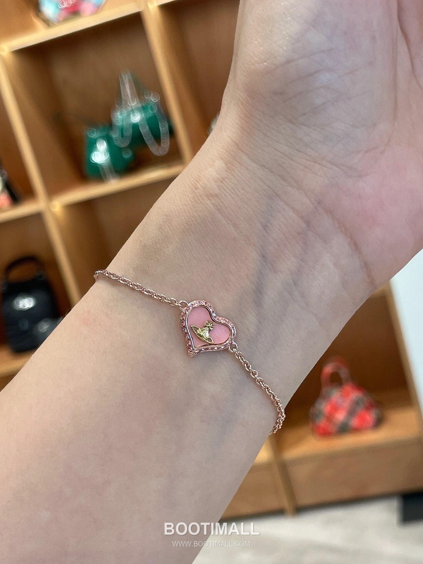 Vivienne Westwood Heart Orb Crystal Brass Rose Gold Plated Bracelet with Saturn Pendant 비비안웨스트우드 하트 오브 크리스탈 황동 로즈골드 도금 브레이슬릿 새턴 펜던트 4