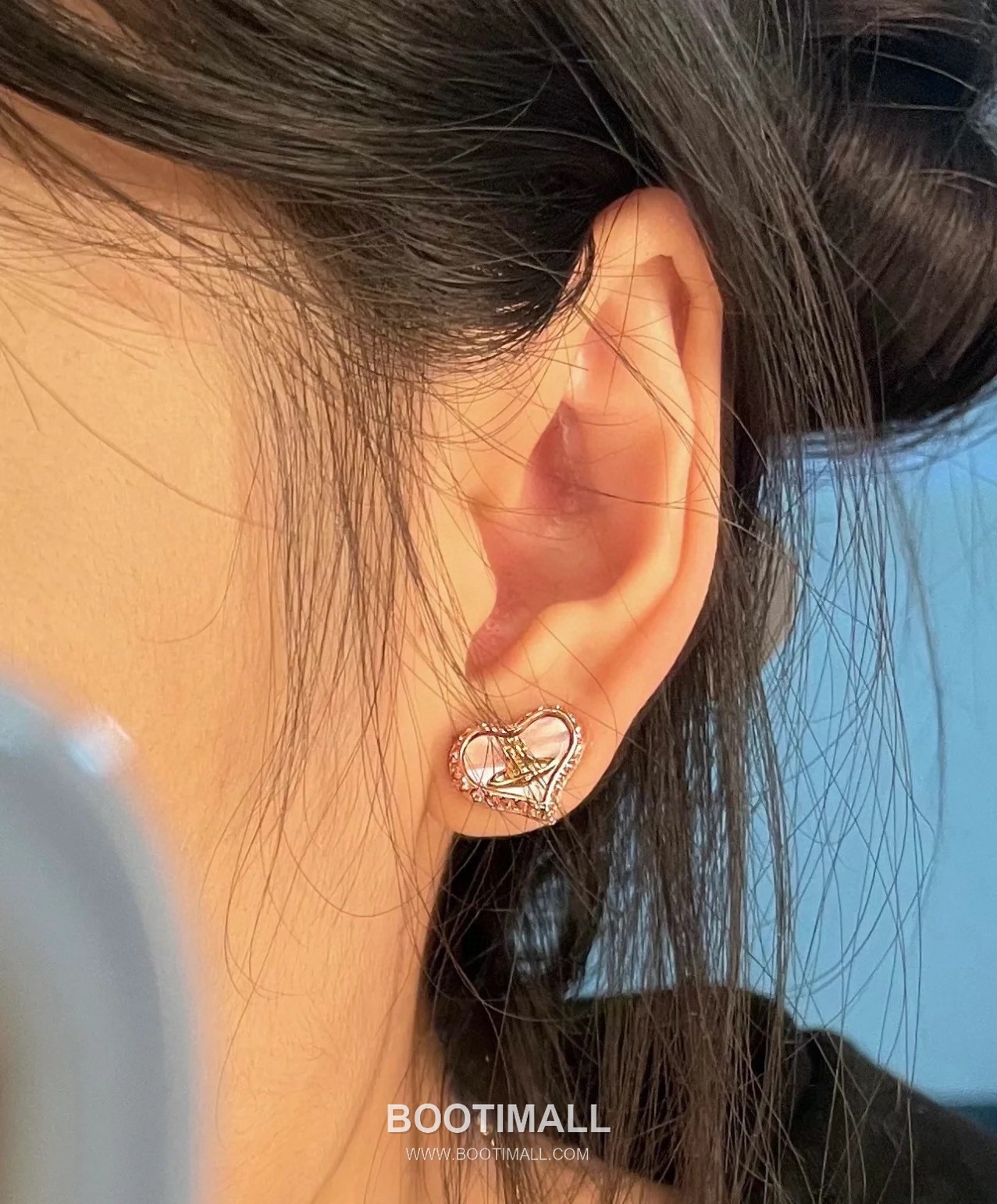 Vivienne Westwood Heart Orb Crystal Brass Gold Plated Stud Earring with Saturn Pendant Detail 비비안웨스트우드 하트 오브 크리스탈 황동 골드도금 스터드 이어링 새턴 펜던트 디테일 7