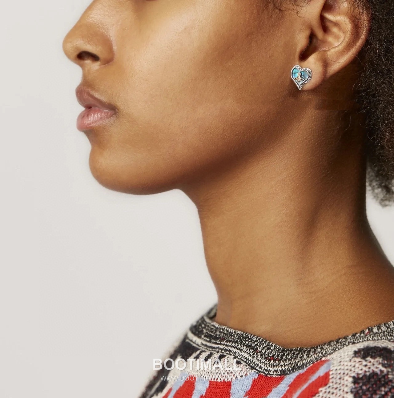 Vivienne Westwood Heart Orb Crystal Brass Gold Plated Stud Earring with Saturn Pendant Detail 비비안웨스트우드 하트 오브 크리스탈 황동 골드도금 스터드 이어링 새턴 펜던트 디테일 9