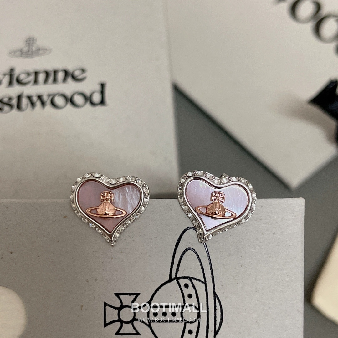 Vivienne Westwood Heart Orb Crystal Brass Gold Plated Stud Earring with Saturn Pendant Detail 비비안웨스트우드 하트 오브 크리스탈 황동 골드도금 스터드 이어링 새턴 펜던트 디테일 13