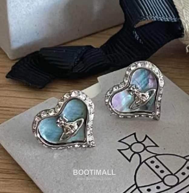 Vivienne Westwood Heart Orb Crystal Brass Gold Plated Stud Earring with Saturn Pendant Detail 비비안웨스트우드 하트 오브 크리스탈 황동 골드도금 스터드 이어링 새턴 펜던트 디테일 14
