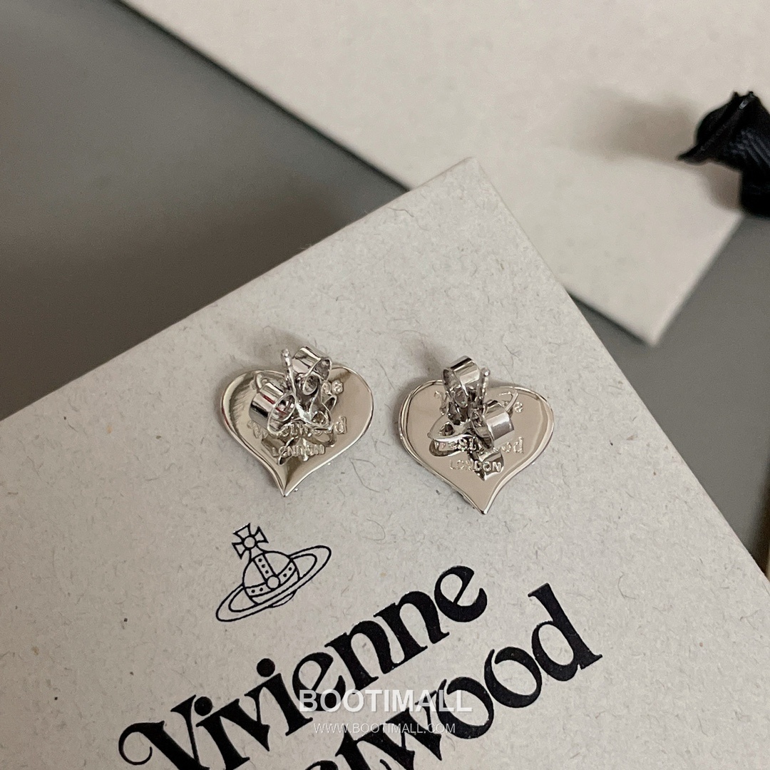 Vivienne Westwood Heart Orb Crystal Brass Gold Plated Stud Earring with Saturn Pendant Detail 비비안웨스트우드 하트 오브 크리스탈 황동 골드도금 스터드 이어링 새턴 펜던트 디테일 15