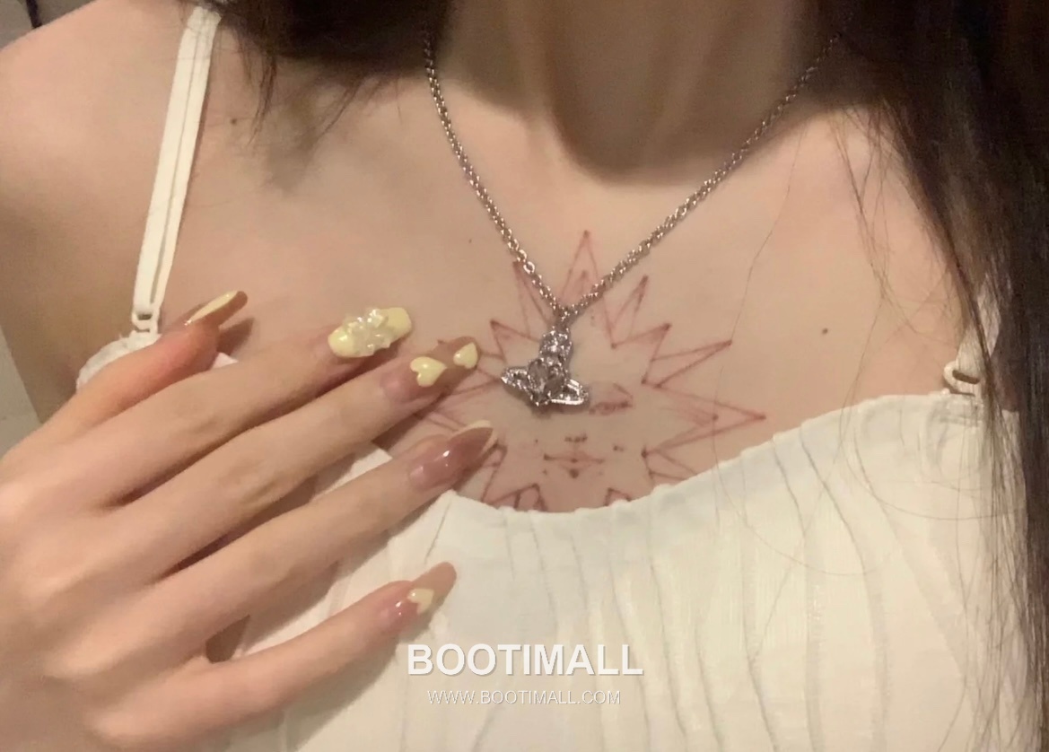 Vivienne Westwood Heart Orb Crystal Brass Gold Plated Necklace with Saturn Pendant 비비안웨스트우드 하트 오브 크리스탈 황동 골드도금 네클리스 새턴 펜던트 1