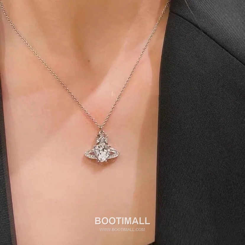 Vivienne Westwood Heart Orb Crystal Brass Gold Plated Necklace with Saturn Pendant 비비안웨스트우드 하트 오브 크리스탈 황동 골드도금 네클리스 새턴 펜던트 3