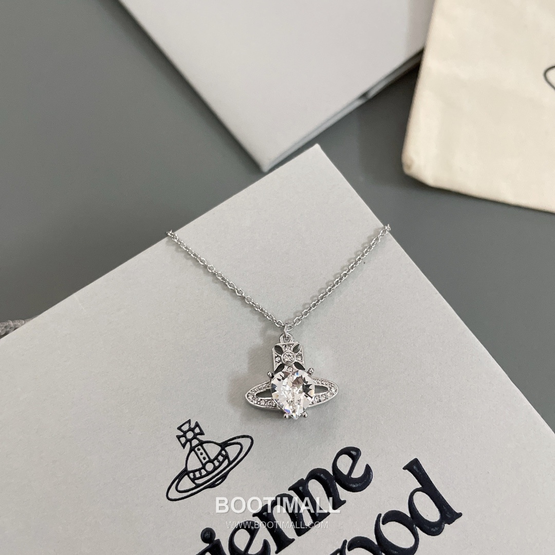 Vivienne Westwood Heart Orb Crystal Brass Gold Plated Necklace with Saturn Pendant 비비안웨스트우드 하트 오브 크리스탈 황동 골드도금 네클리스 새턴 펜던트 12