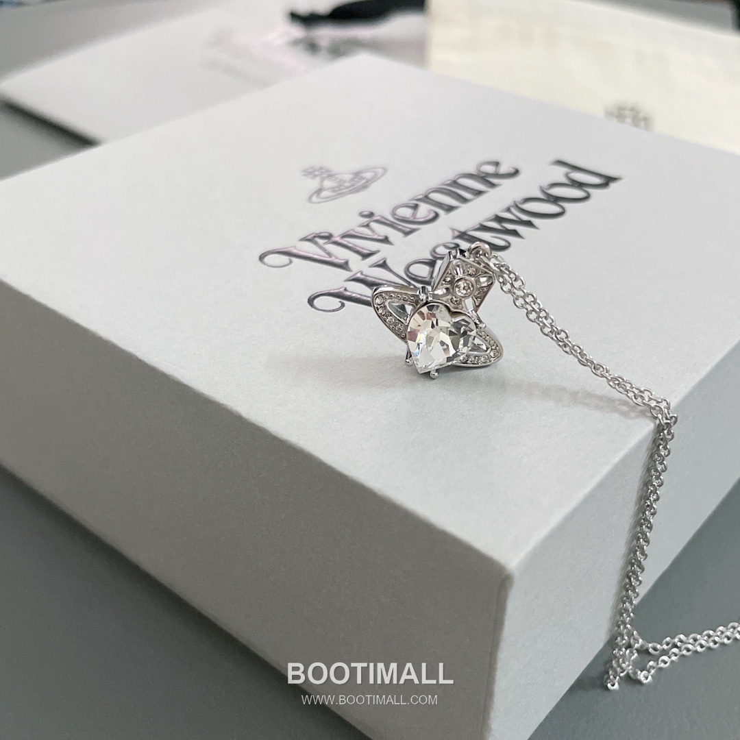 Vivienne Westwood Heart Orb Crystal Brass Gold Plated Necklace with Saturn Pendant 비비안웨스트우드 하트 오브 크리스탈 황동 골드도금 네클리스 새턴 펜던트 14