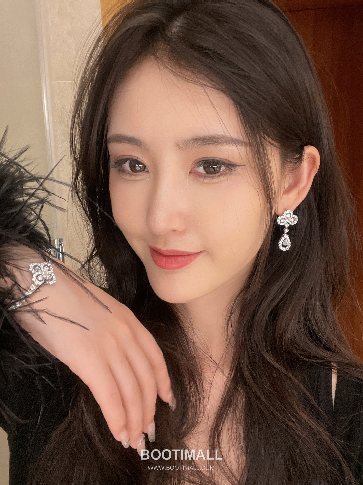 Harry Winston Loop Diamond Flower 18K White Gold Earring with Teardrop Detail 해리윈스턴 루프 다이아 플라워 18K 화이트골드 이어링 티어드롭 디테일 3