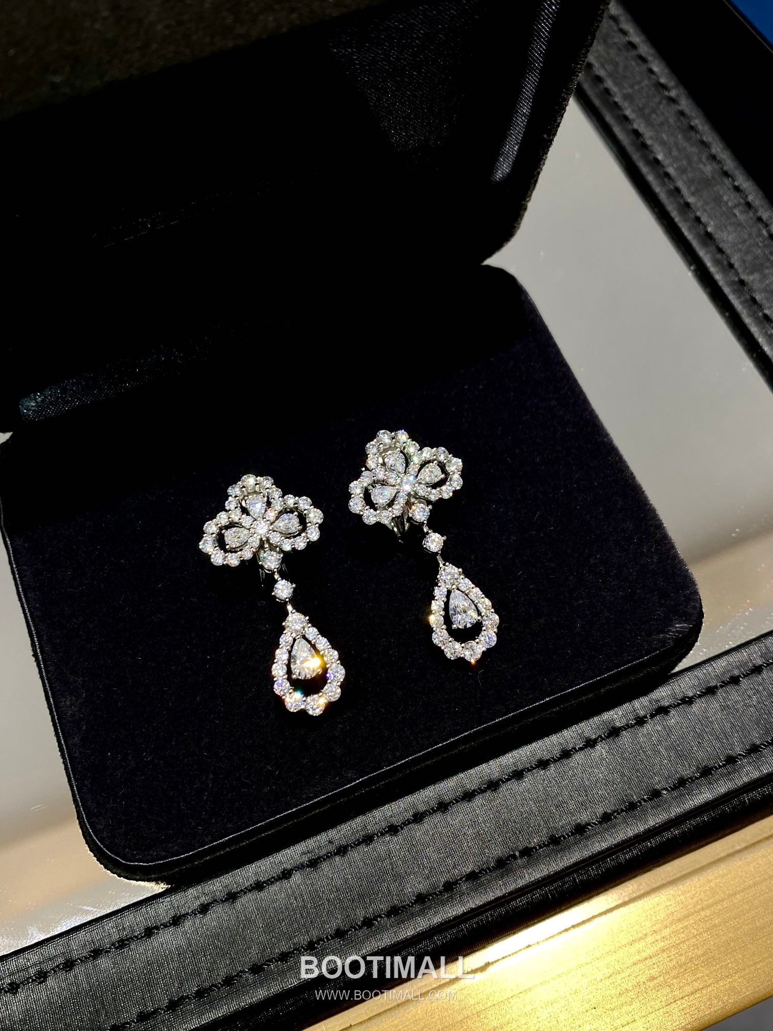 Harry Winston Loop Diamond Flower 18K White Gold Earring with Teardrop Detail 해리윈스턴 루프 다이아 플라워 18K 화이트골드 이어링 티어드롭 디테일 6