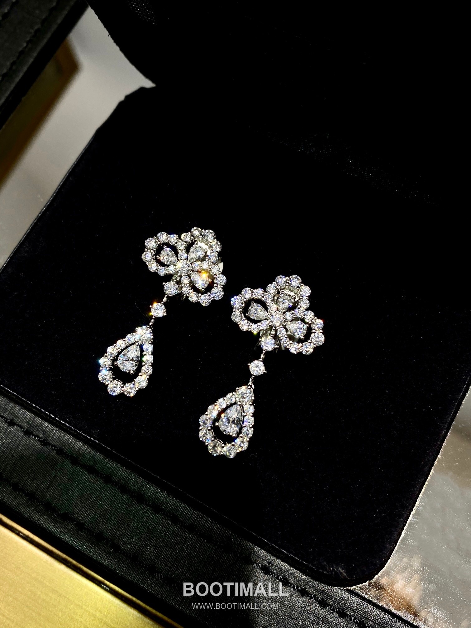 Harry Winston Loop Diamond Flower 18K White Gold Earring with Teardrop Detail 해리윈스턴 루프 다이아 플라워 18K 화이트골드 이어링 티어드롭 디테일 7