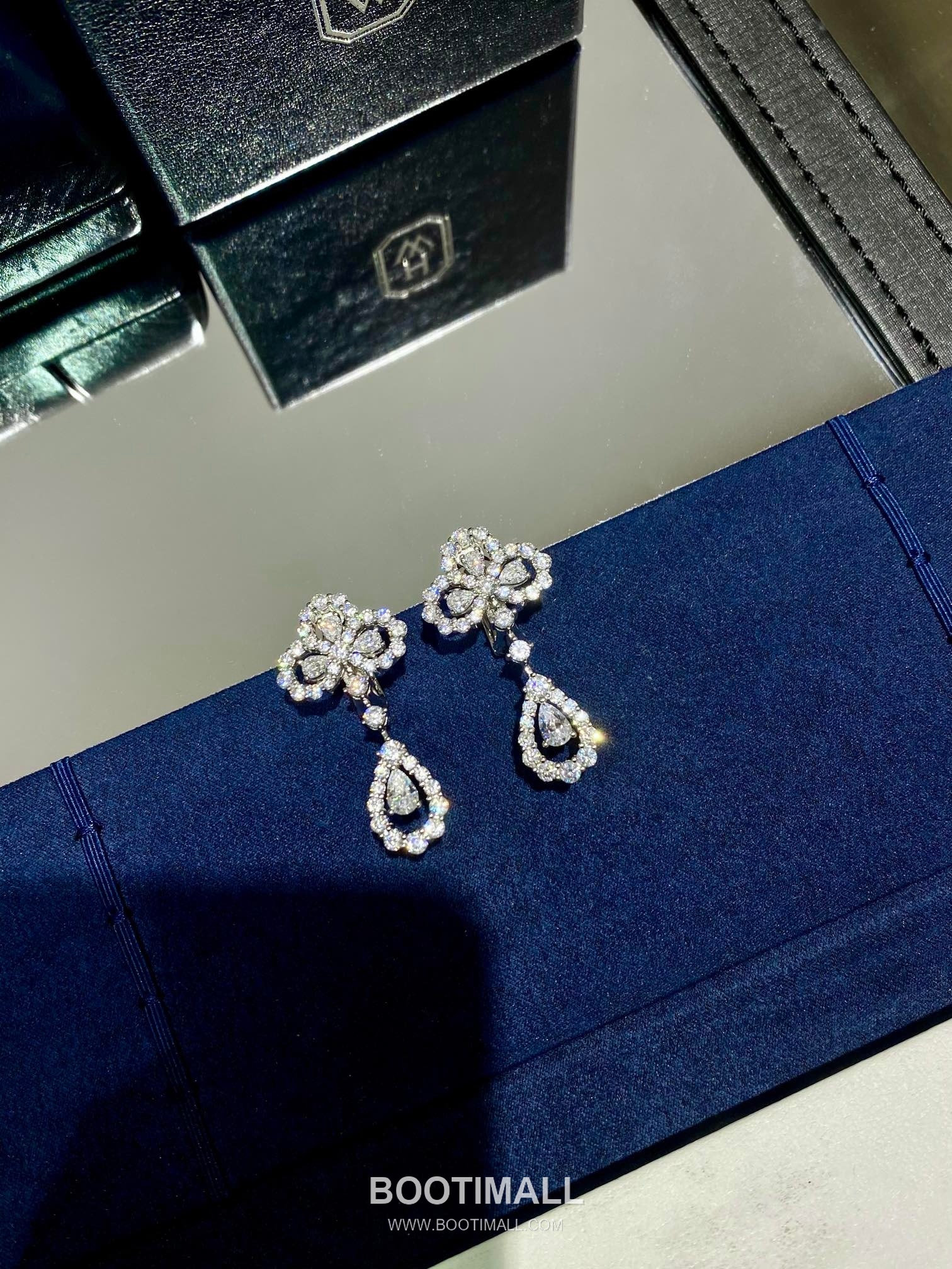 Harry Winston Loop Diamond Flower 18K White Gold Earring with Teardrop Detail 해리윈스턴 루프 다이아 플라워 18K 화이트골드 이어링 티어드롭 디테일 8
