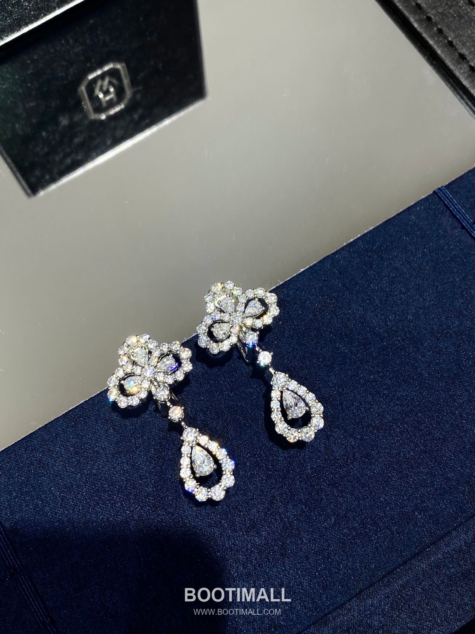 Harry Winston Loop Diamond Flower 18K White Gold Earring with Teardrop Detail 해리윈스턴 루프 다이아 플라워 18K 화이트골드 이어링 티어드롭 디테일 9