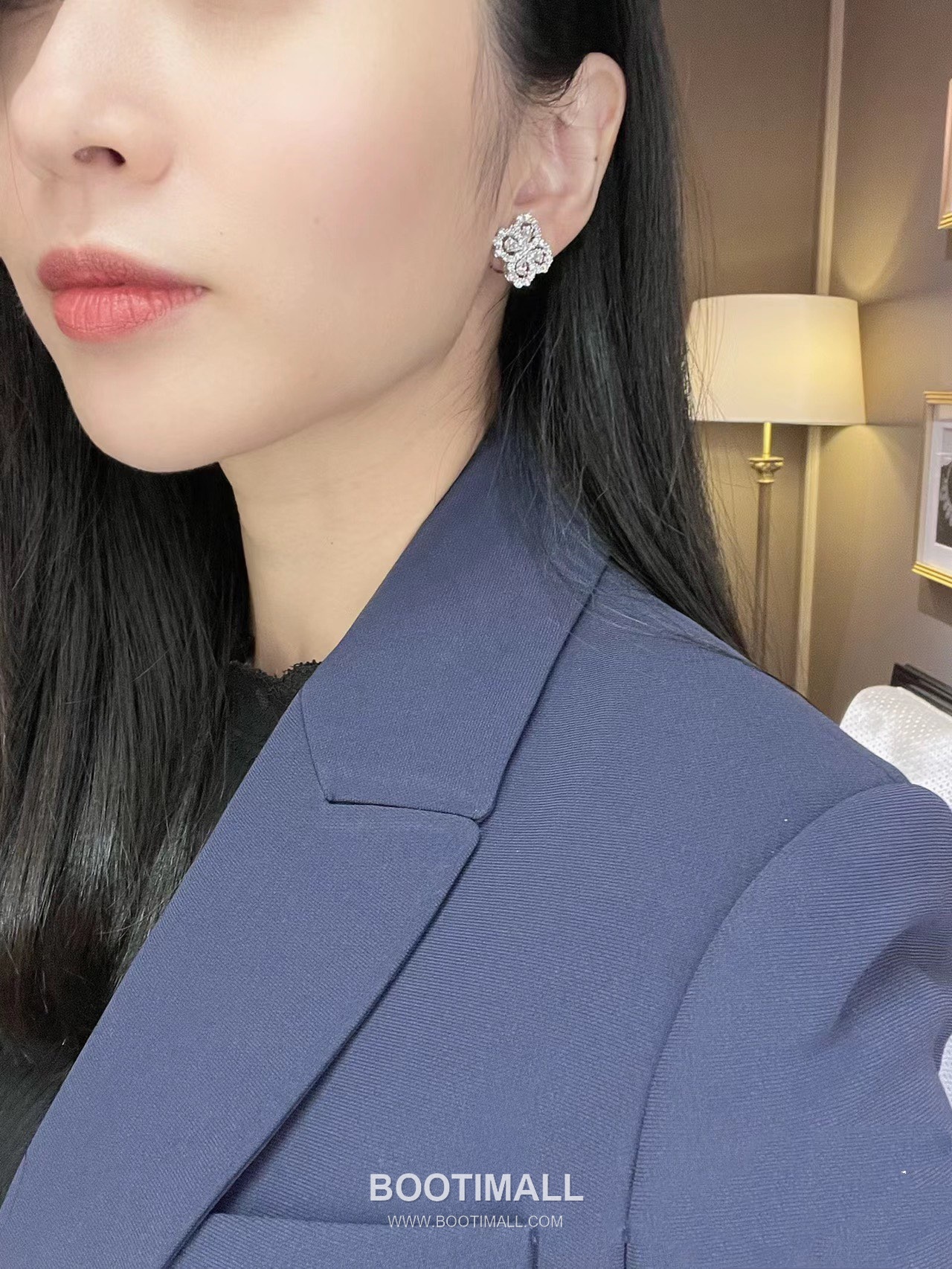 Harry Winston Diamond Loop Clover Sterling Silver 925 Gold Plated Stud Earring with Crystal Detail 해리윈스턴 다이아 루프 클로버 스털링 실버 925 골드도금 스터드 이어링 크리스탈 디테일 1