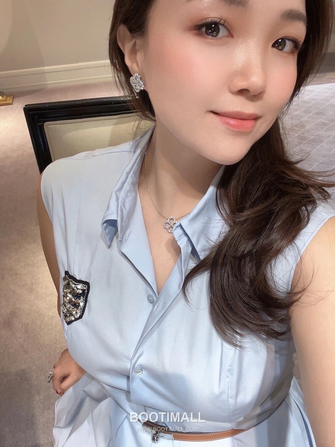 Harry Winston Diamond Loop Clover Sterling Silver 925 Gold Plated Stud Earring with Crystal Detail 해리윈스턴 다이아 루프 클로버 스털링 실버 925 골드도금 스터드 이어링 크리스탈 디테일 2