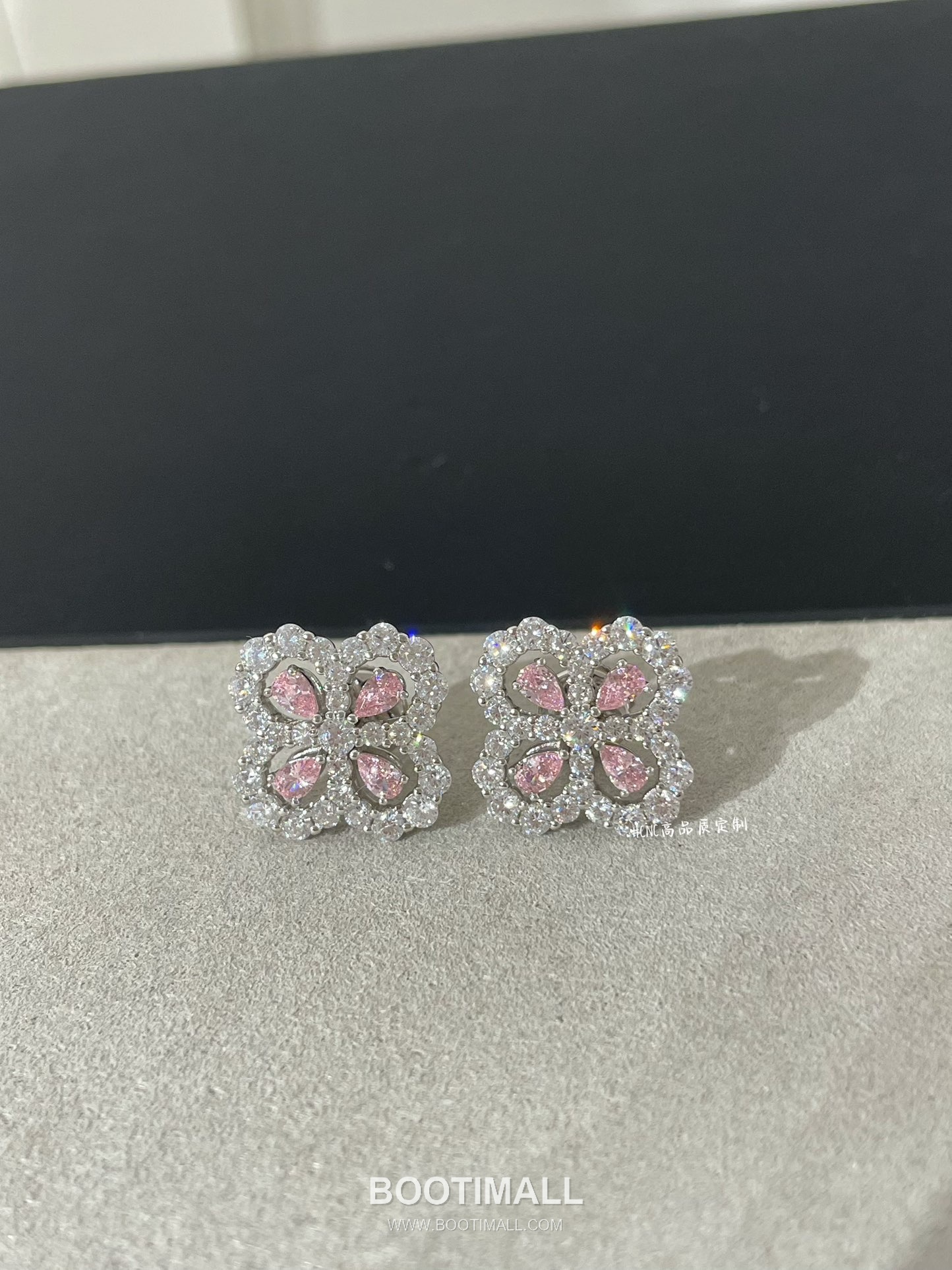 Harry Winston Diamond Loop Clover Sterling Silver 925 Gold Plated Stud Earring with Crystal Detail 해리윈스턴 다이아 루프 클로버 스털링 실버 925 골드도금 스터드 이어링 크리스탈 디테일 9
