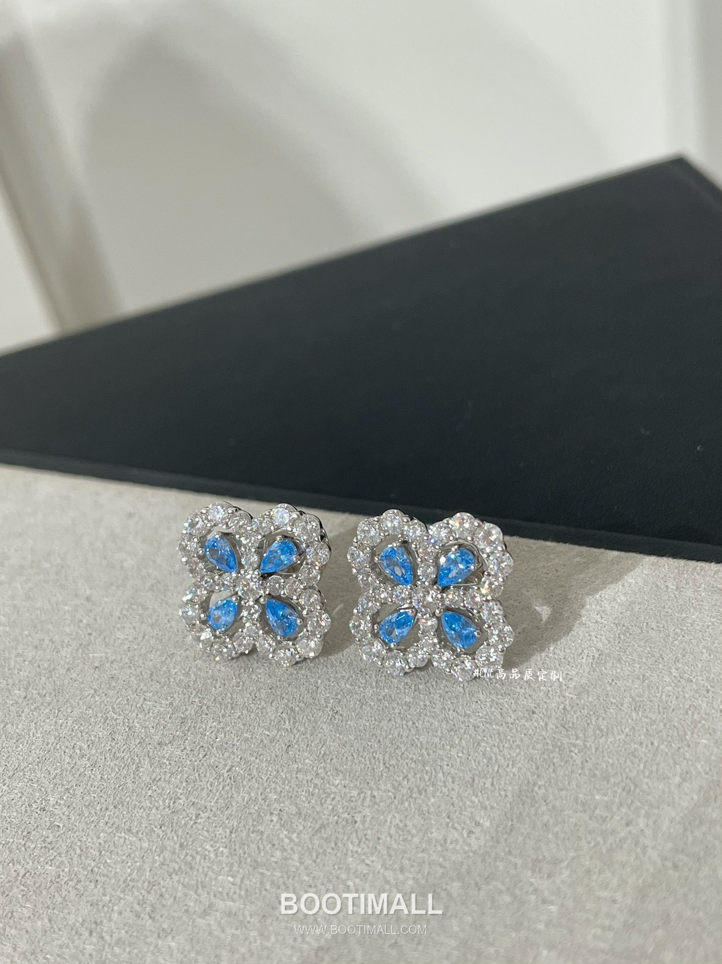 Harry Winston Diamond Loop Clover Sterling Silver 925 Gold Plated Stud Earring with Crystal Detail 해리윈스턴 다이아 루프 클로버 스털링 실버 925 골드도금 스터드 이어링 크리스탈 디테일 10