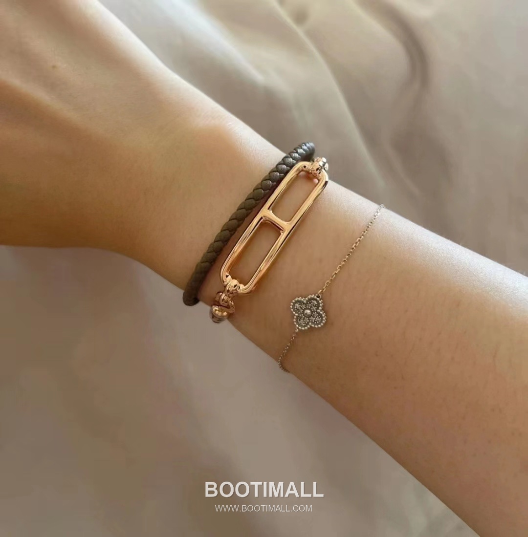 Hermes Double Layer Leather Bracelet with Metal Bar Detail 에르메스 더블 레이어 가죽 브레이슬릿 메탈 바 디테일 1