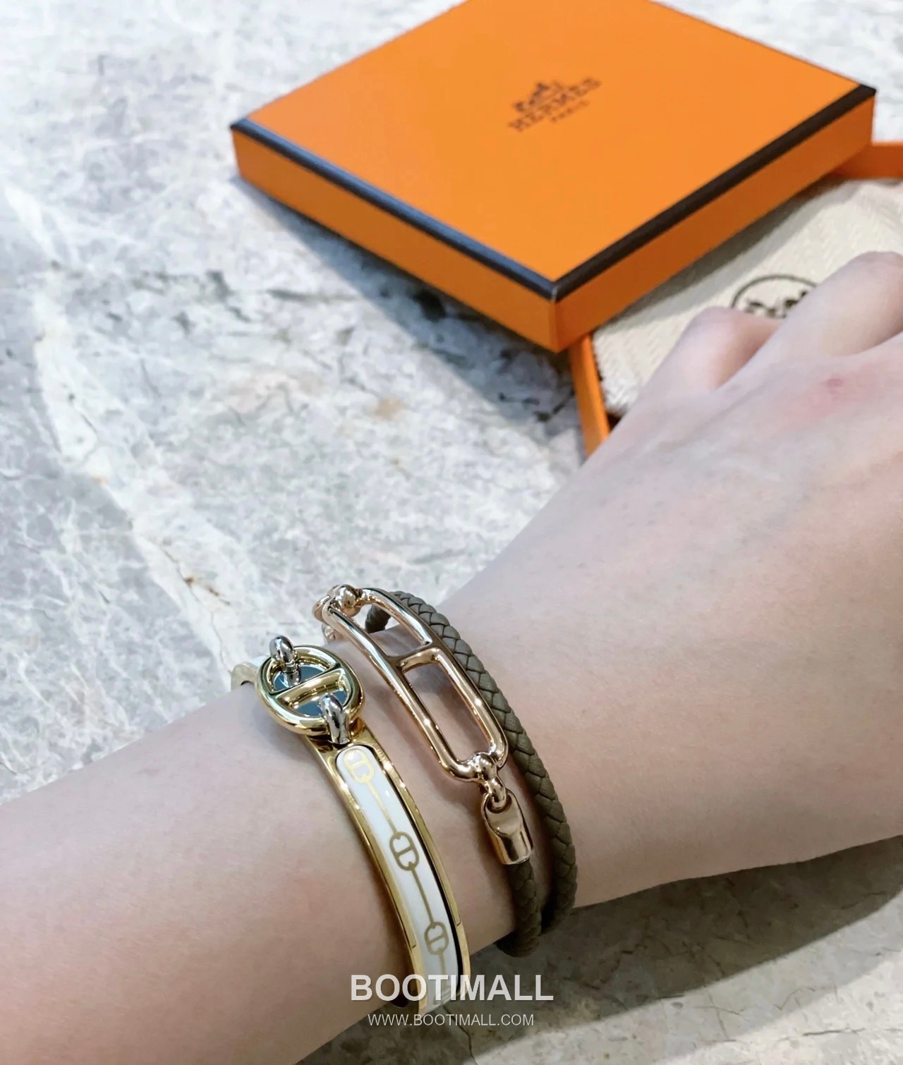 Hermes Double Layer Leather Bracelet with Metal Bar Detail 에르메스 더블 레이어 가죽 브레이슬릿 메탈 바 디테일 8