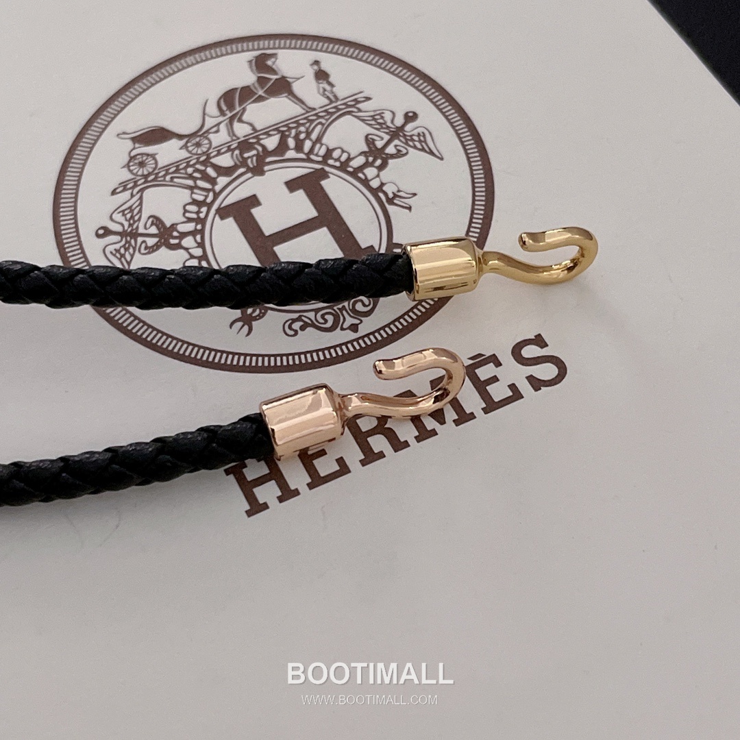 Hermes Double Layer Leather Bracelet with Metal Bar Detail 에르메스 더블 레이어 가죽 브레이슬릿 메탈 바 디테일 18