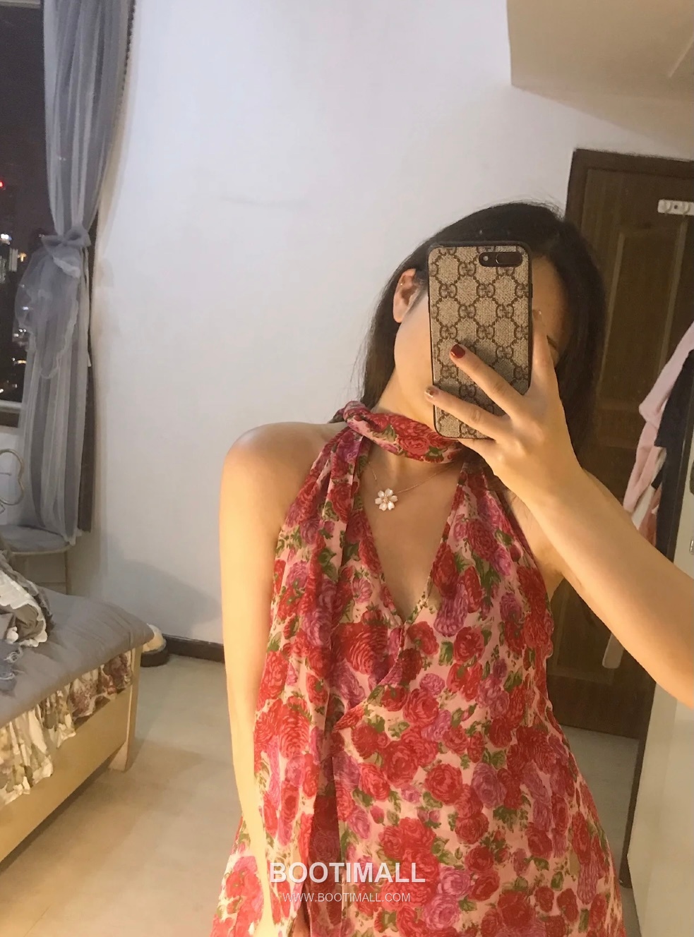 Van Cleef & Arpels Rose Mother of Pearl Onyx Carnelian Brass Gold Plated Necklace with Diamond Flower Pendant 반클리프아펠 로즈 자개 오닉스 카넬리안 황동 골드도금 네클리스 다이아 플라워 펜던트 2