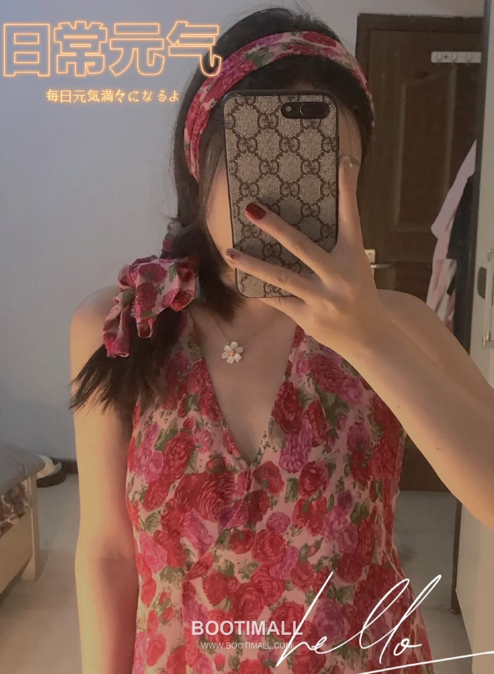 Van Cleef & Arpels Rose Mother of Pearl Onyx Carnelian Brass Gold Plated Necklace with Diamond Flower Pendant 반클리프아펠 로즈 자개 오닉스 카넬리안 황동 골드도금 네클리스 다이아 플라워 펜던트 3