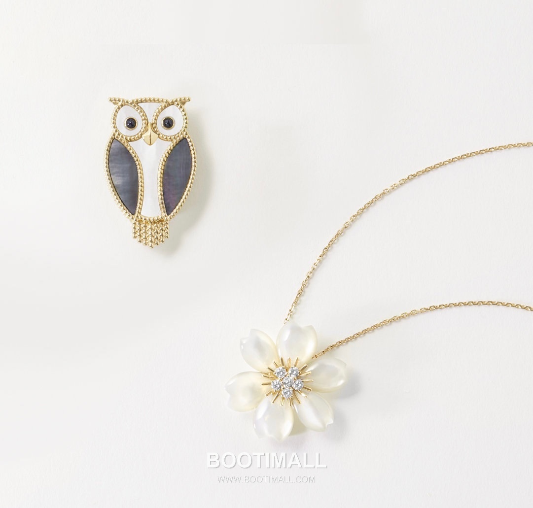 Van Cleef & Arpels Rose Mother of Pearl Onyx Carnelian Brass Gold Plated Necklace with Diamond Flower Pendant 반클리프아펠 로즈 자개 오닉스 카넬리안 황동 골드도금 네클리스 다이아 플라워 펜던트 8