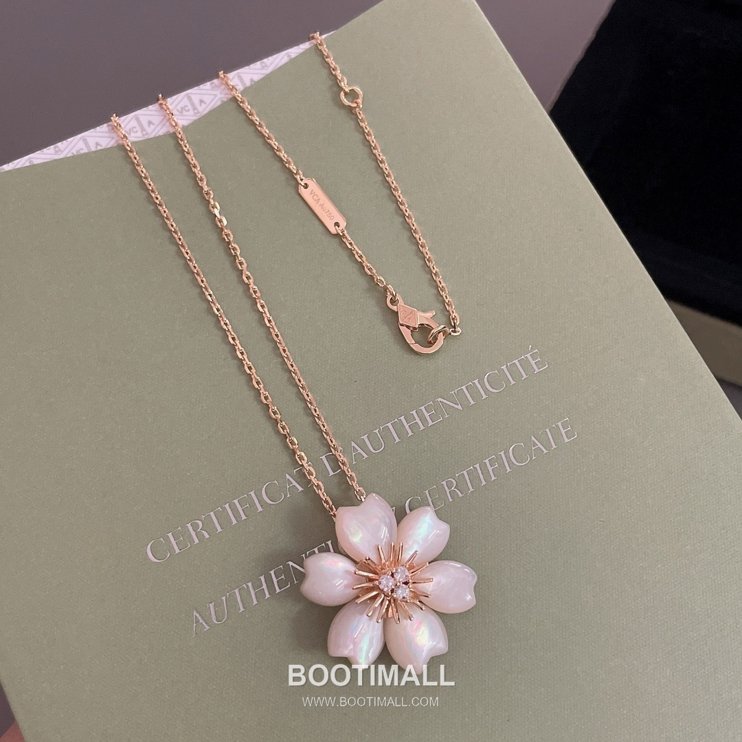 Van Cleef & Arpels Rose Mother of Pearl Onyx Carnelian Brass Gold Plated Necklace with Diamond Flower Pendant 반클리프아펠 로즈 자개 오닉스 카넬리안 황동 골드도금 네클리스 다이아 플라워 펜던트 13