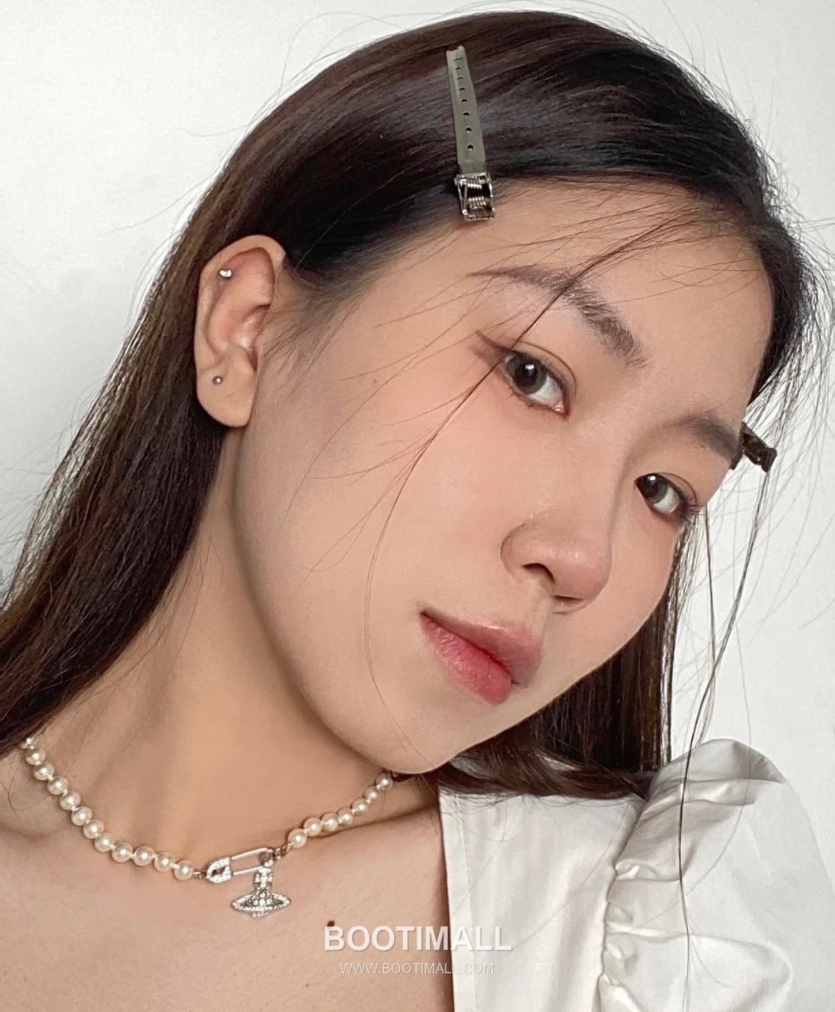 Vivienne Westwood Safety Pin Orb Pearl Brass Gold Plated Necklace with Saturn Pendant 비비안웨스트우드 세이프티핀 오브 펄 황동 골드도금 네클리스 새턴 펜던트 8