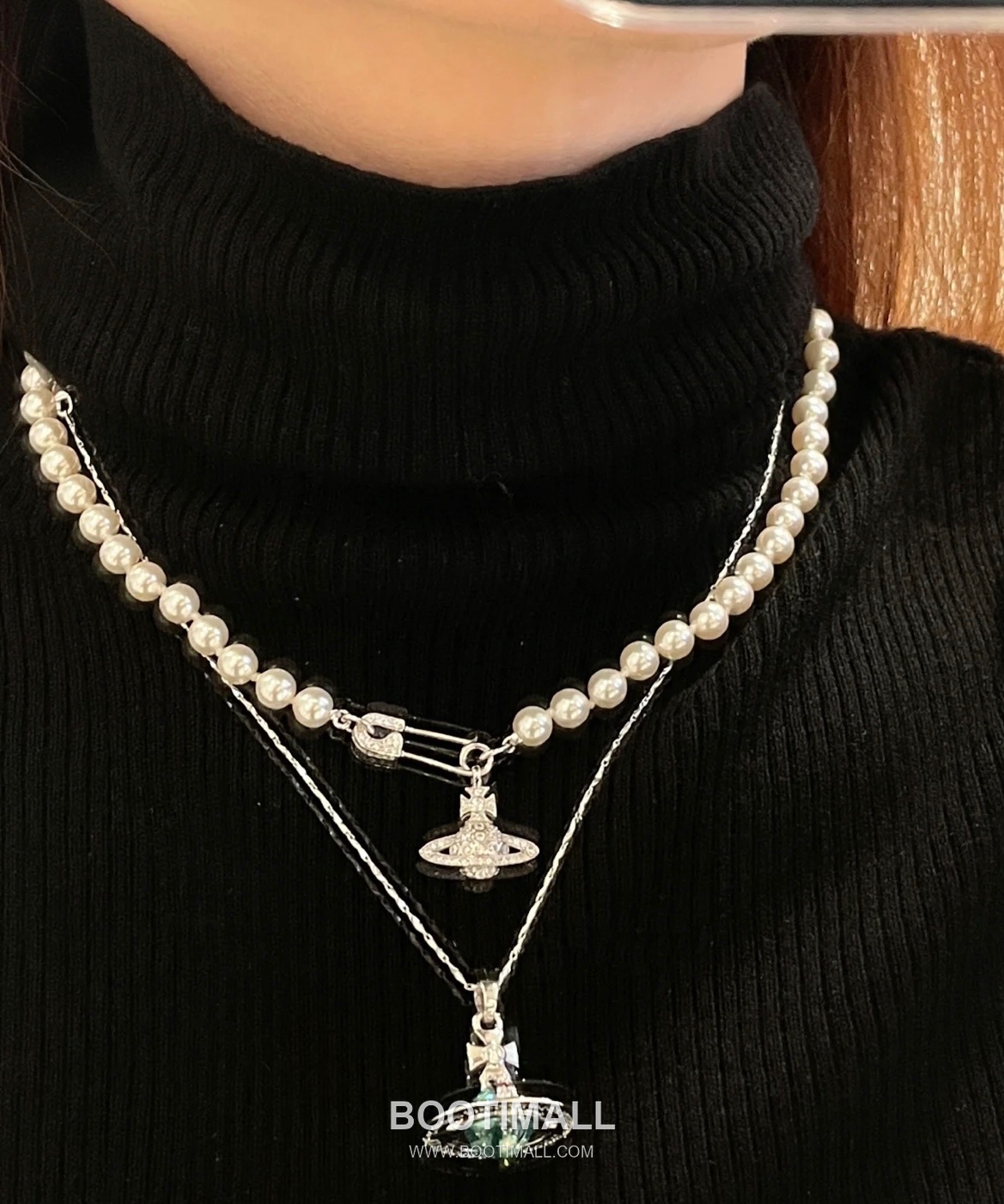 Vivienne Westwood Safety Pin Orb Pearl Brass Gold Plated Necklace with Saturn Pendant 비비안웨스트우드 세이프티핀 오브 펄 황동 골드도금 네클리스 새턴 펜던트 9