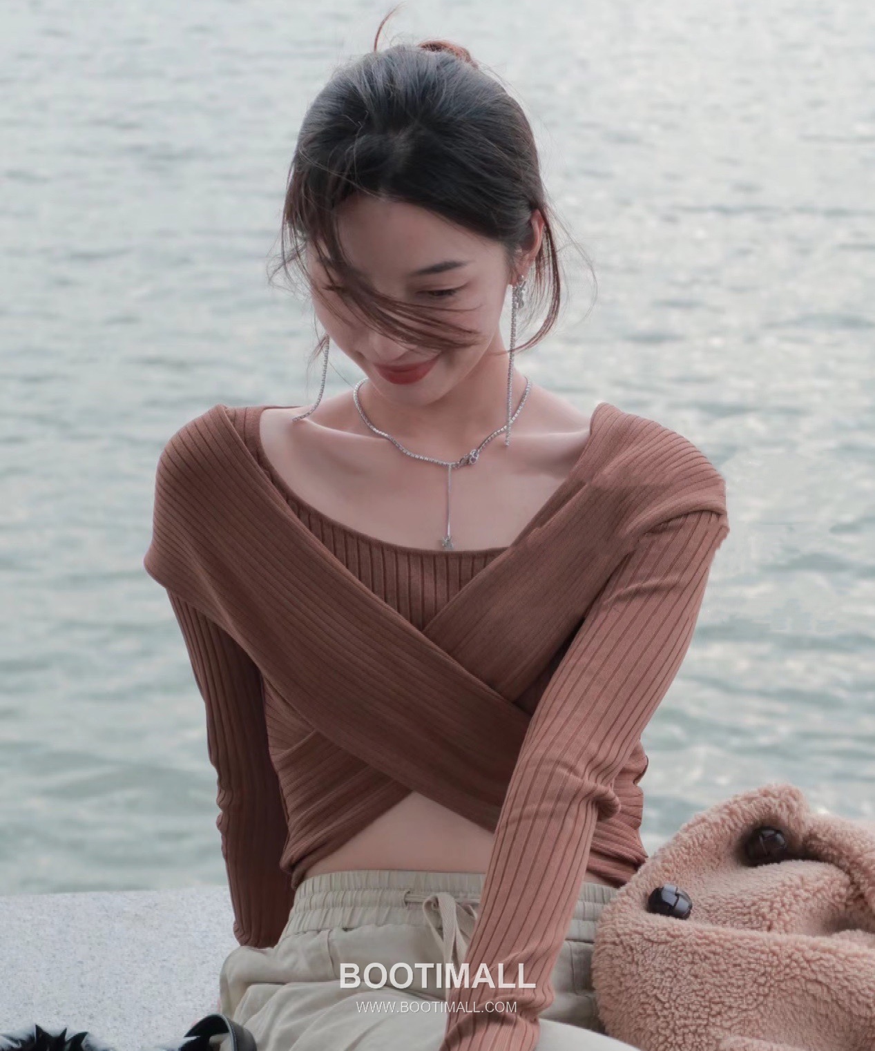 Saint Laurent Full Crystal Brass Gold Plated Stud Earring with Chain Pendant Detail 생로랑 풀 크리스탈 황동 골드도금 스터드 이어링 체인 펜던트 디테일 3