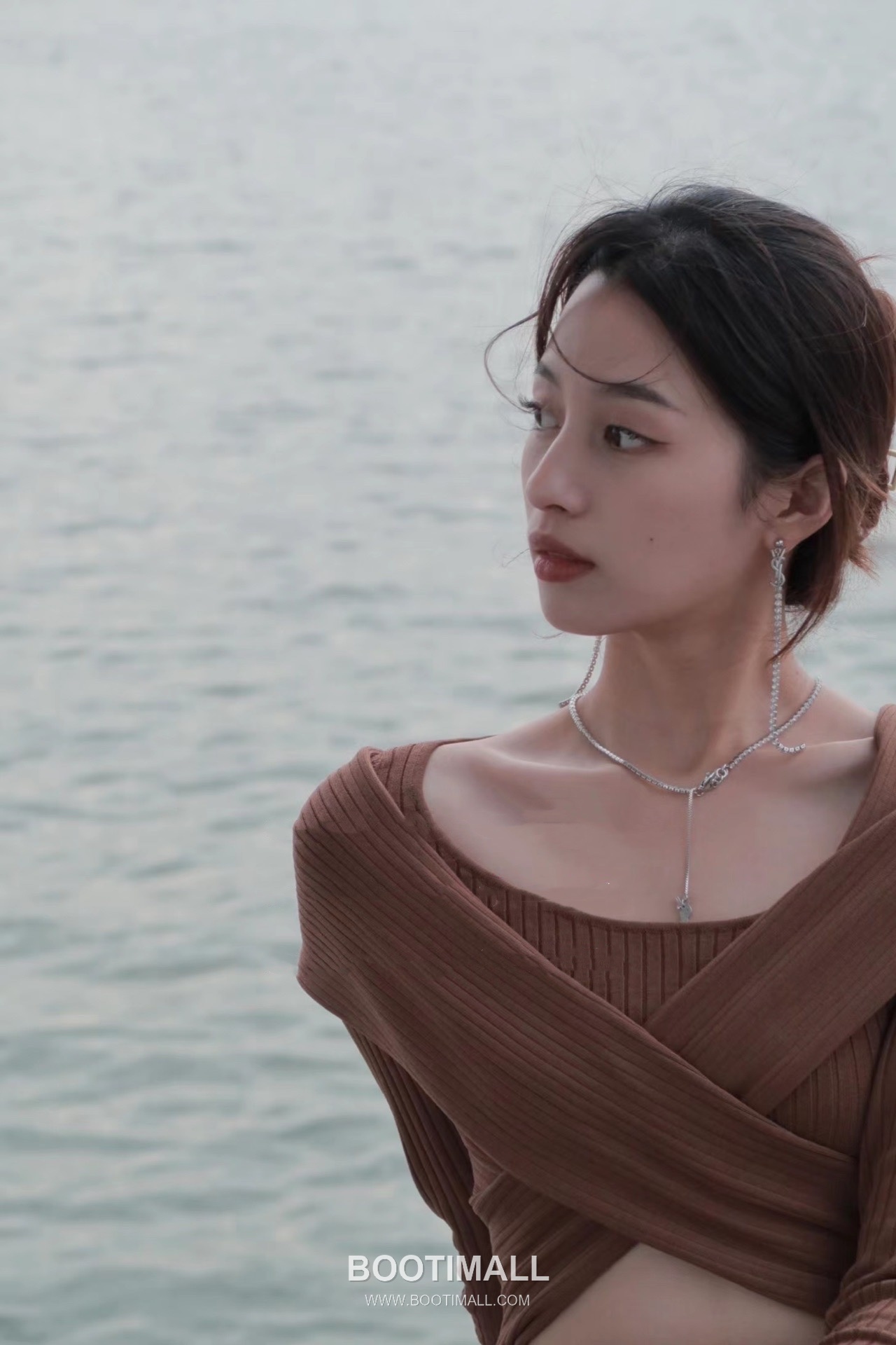 Saint Laurent Full Crystal Brass Gold Plated Stud Earring with Chain Pendant Detail 생로랑 풀 크리스탈 황동 골드도금 스터드 이어링 체인 펜던트 디테일 5