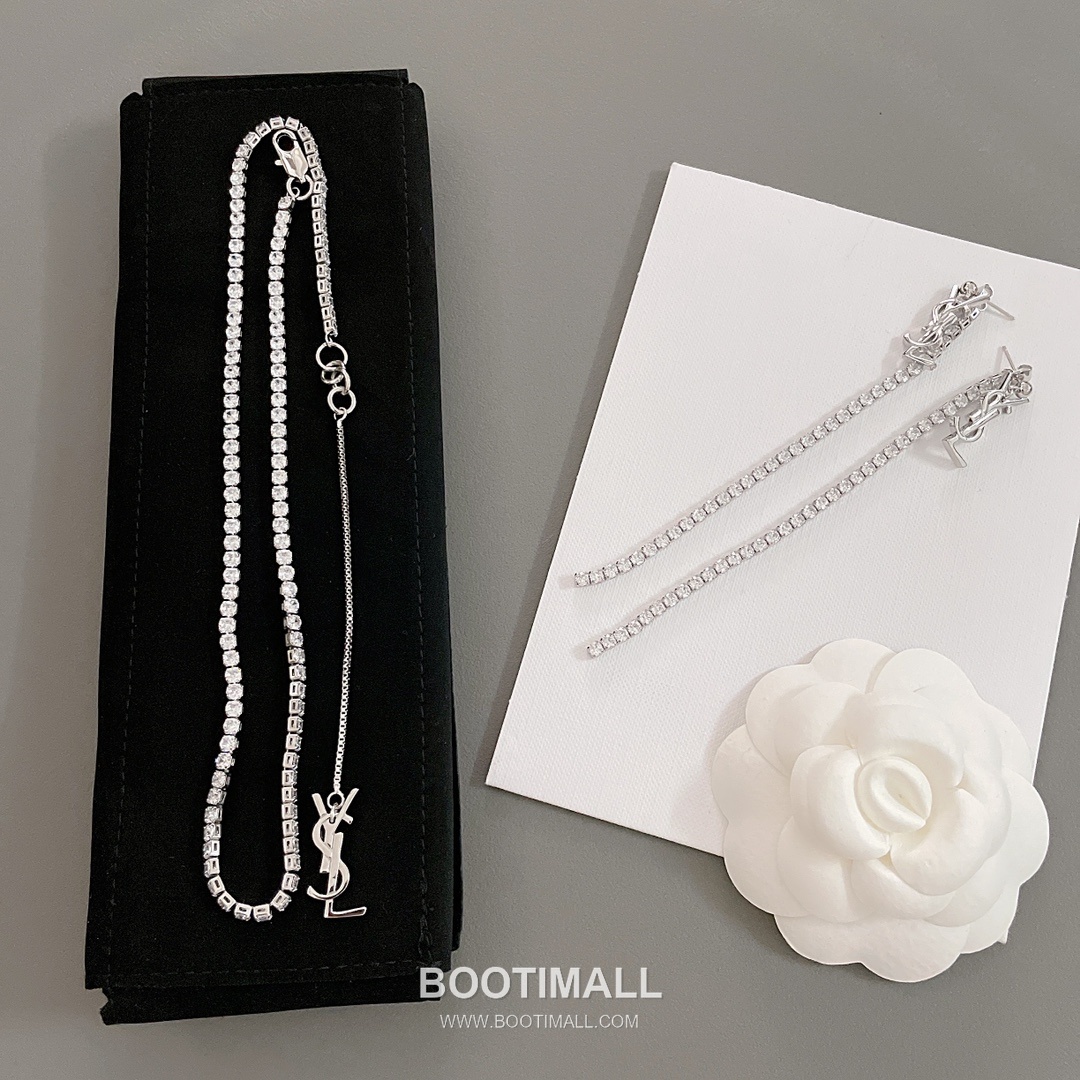 Saint Laurent Full Crystal Brass Gold Plated Stud Earring with Chain Pendant Detail 생로랑 풀 크리스탈 황동 골드도금 스터드 이어링 체인 펜던트 디테일 6