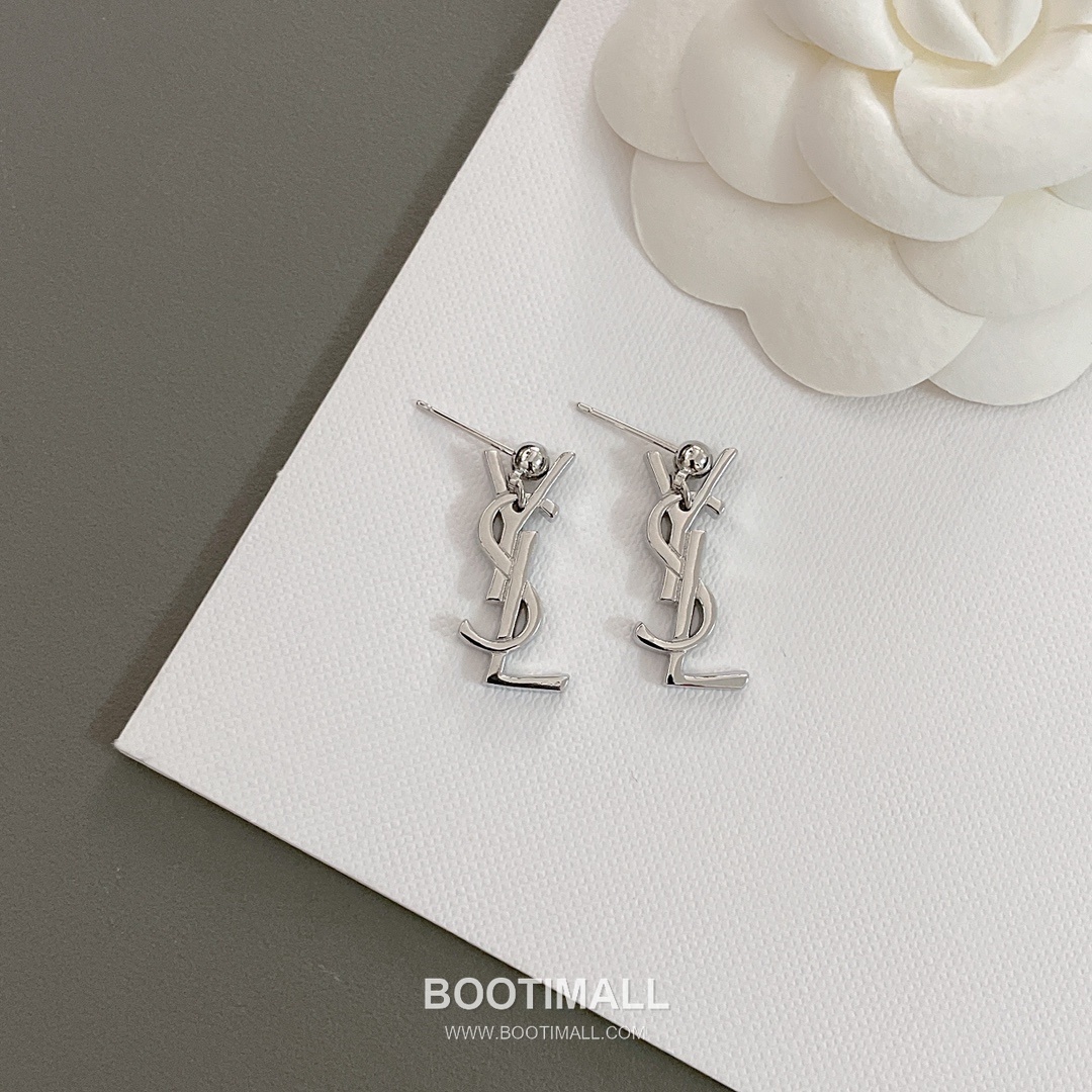 Saint Laurent Full Crystal Brass Gold Plated Stud Earring with Chain Pendant Detail 생로랑 풀 크리스탈 황동 골드도금 스터드 이어링 체인 펜던트 디테일 9