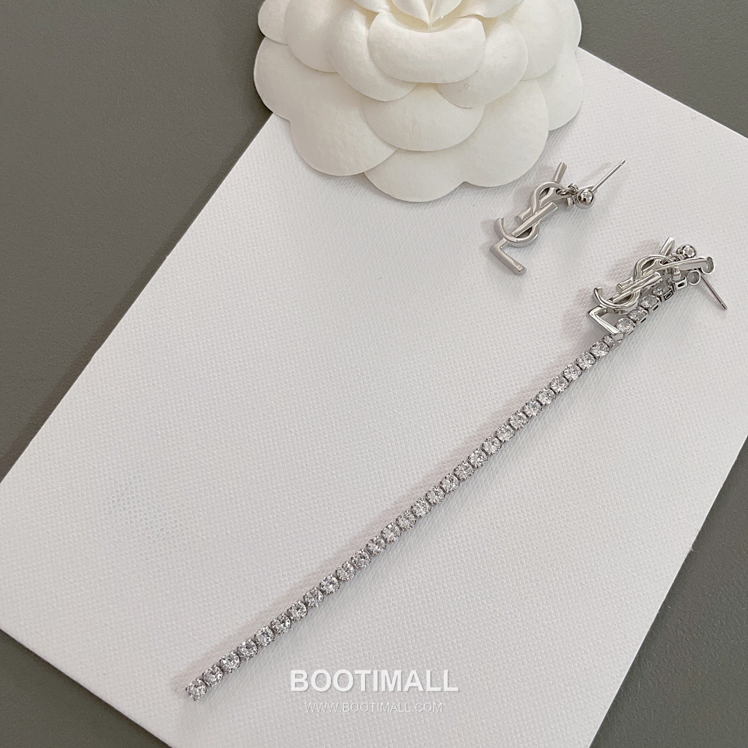 Saint Laurent Full Crystal Brass Gold Plated Stud Earring with Chain Pendant Detail 생로랑 풀 크리스탈 황동 골드도금 스터드 이어링 체인 펜던트 디테일 11