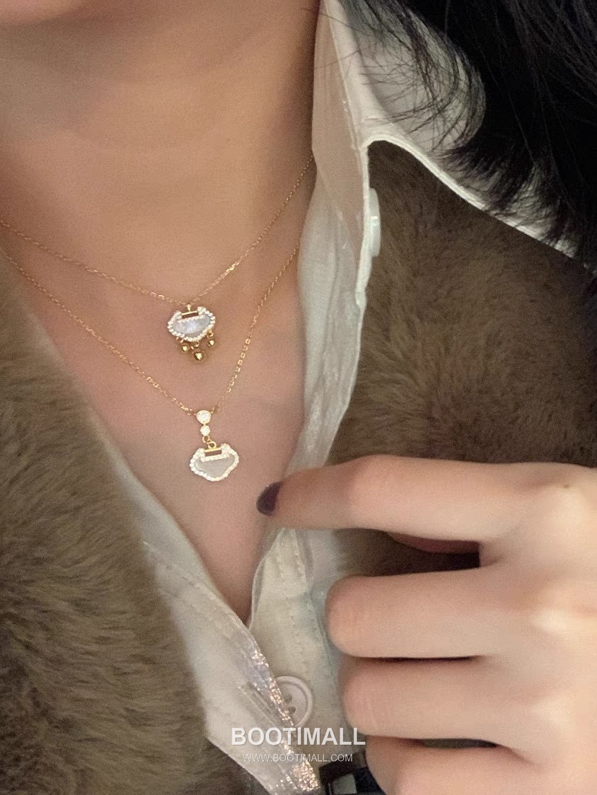 Qeelin Ruyi Carnelian Mother of Pearl Diamond 18K White Gold Necklace with Double Diamond Pendant 루이 카넬리안 자개 다이아 18K 화이트골드 네클리스 더블 다이아 펜던트 1