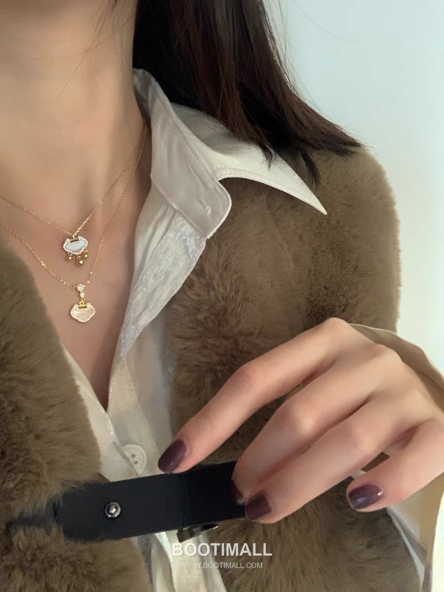 Qeelin Ruyi Carnelian Mother of Pearl Diamond 18K White Gold Necklace with Double Diamond Pendant 루이 카넬리안 자개 다이아 18K 화이트골드 네클리스 더블 다이아 펜던트 2